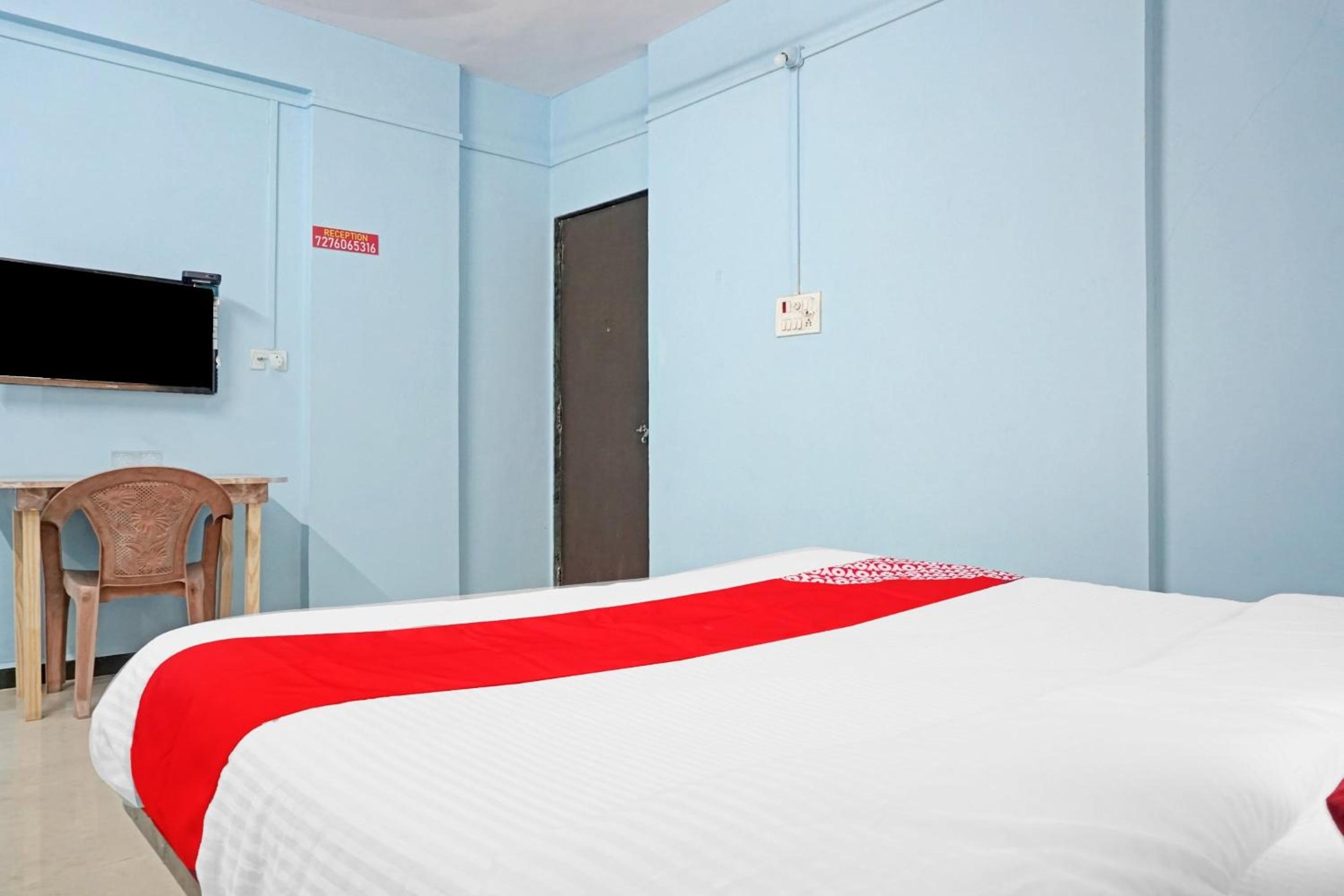 Triple Room with Balcony - Photo 13