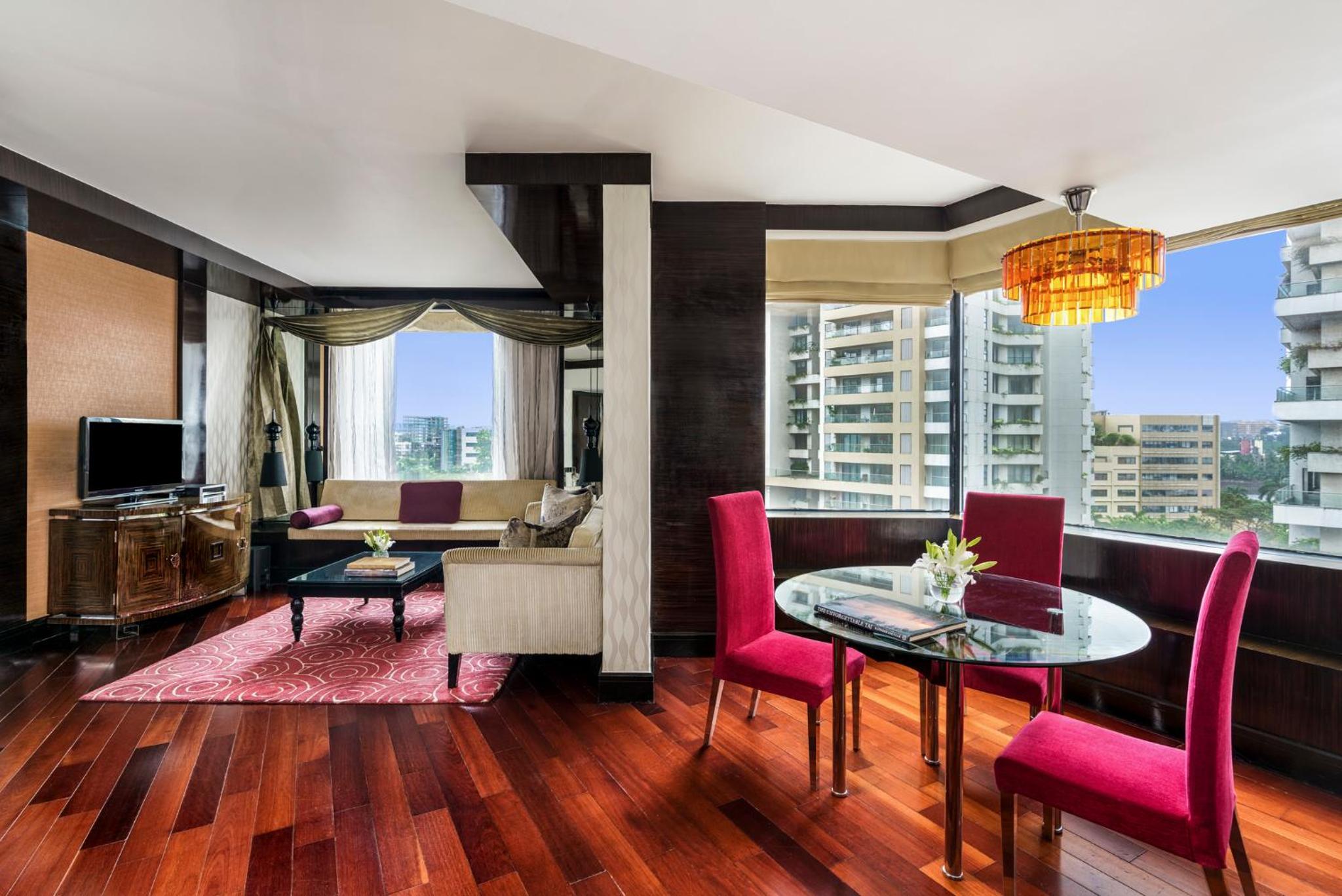 Prestige Suite, King Bed, Living Area with Lounge Access, Breakfast, Hi-tea, Cocktail Hours, Meeting Room access for an Hour, Airport Transfers(T1 & T2)