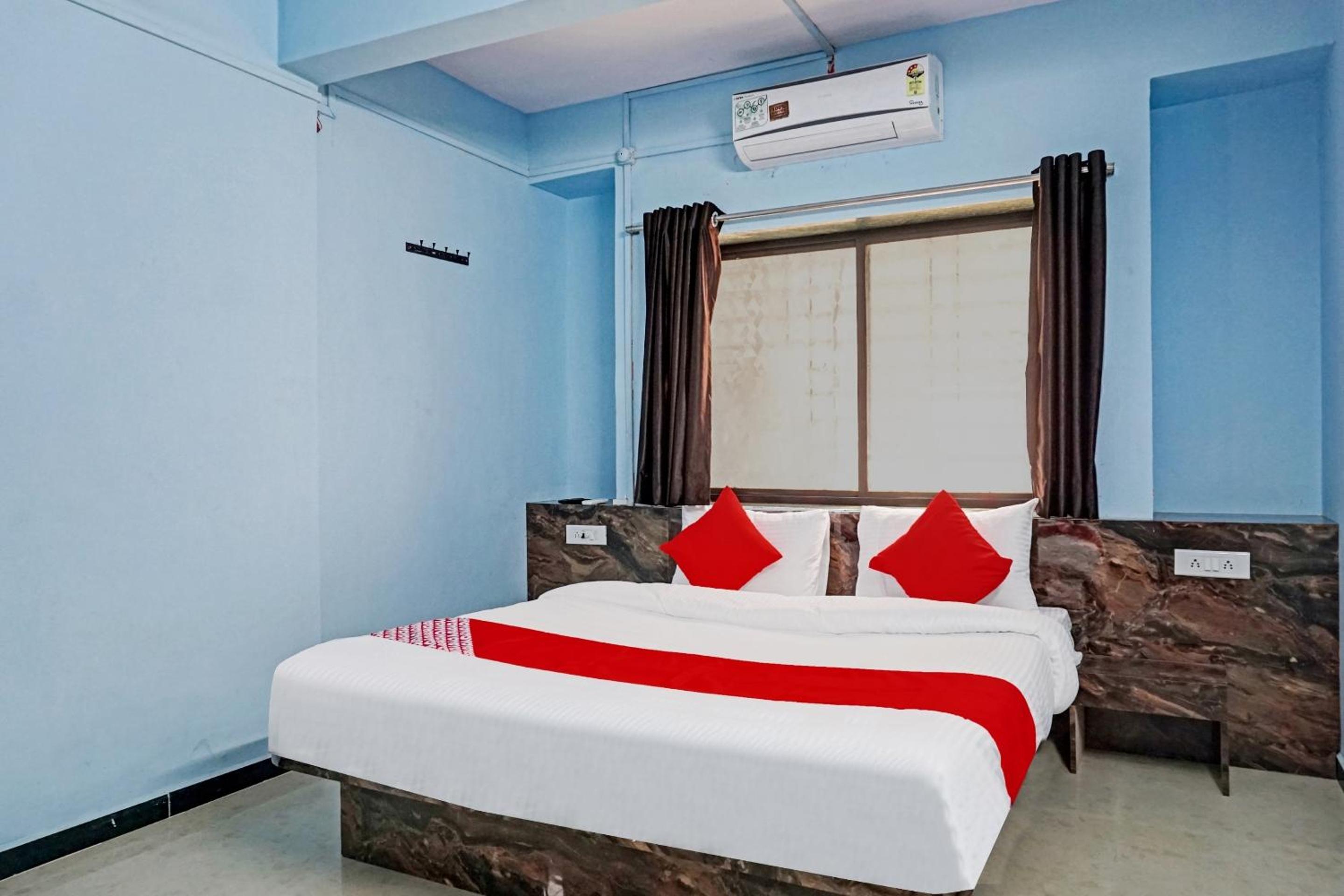 Triple Room with Balcony - Photo 17