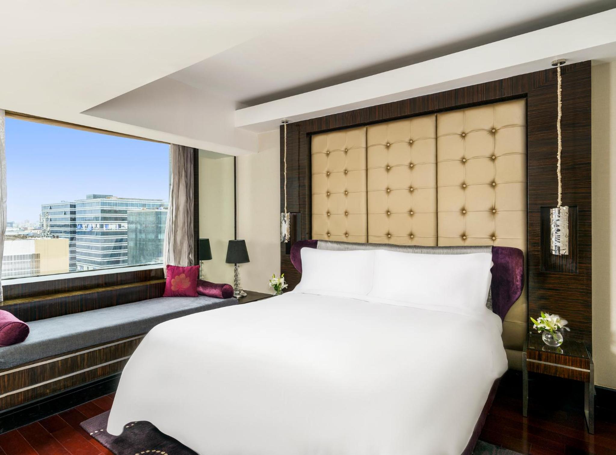 Opera Suite, King Bed, Living Area with Lounge Access, Breakfast, Hi-tea, Cocktail Hours, Meeting Room access for an Hour, Airport Transfers (T1 & T2) thumbnail 6