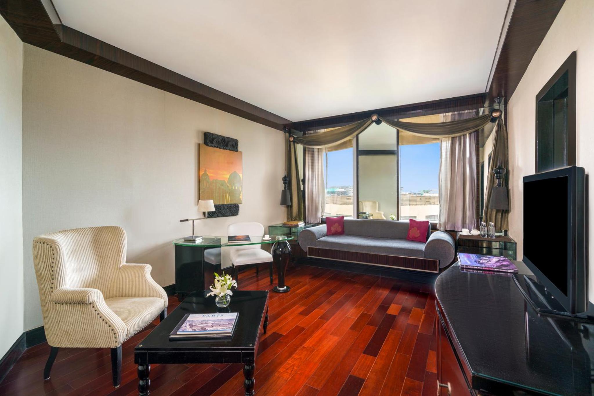 Opera Suite, King Bed, Living Area with Lounge Access, Breakfast, Hi-tea, Cocktail Hours, Meeting Room access for an Hour, Airport Transfers (T1 & T2) thumbnail 5