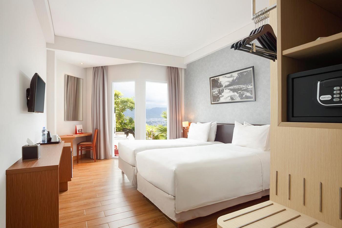 Deluxe Twin Room with Sea View