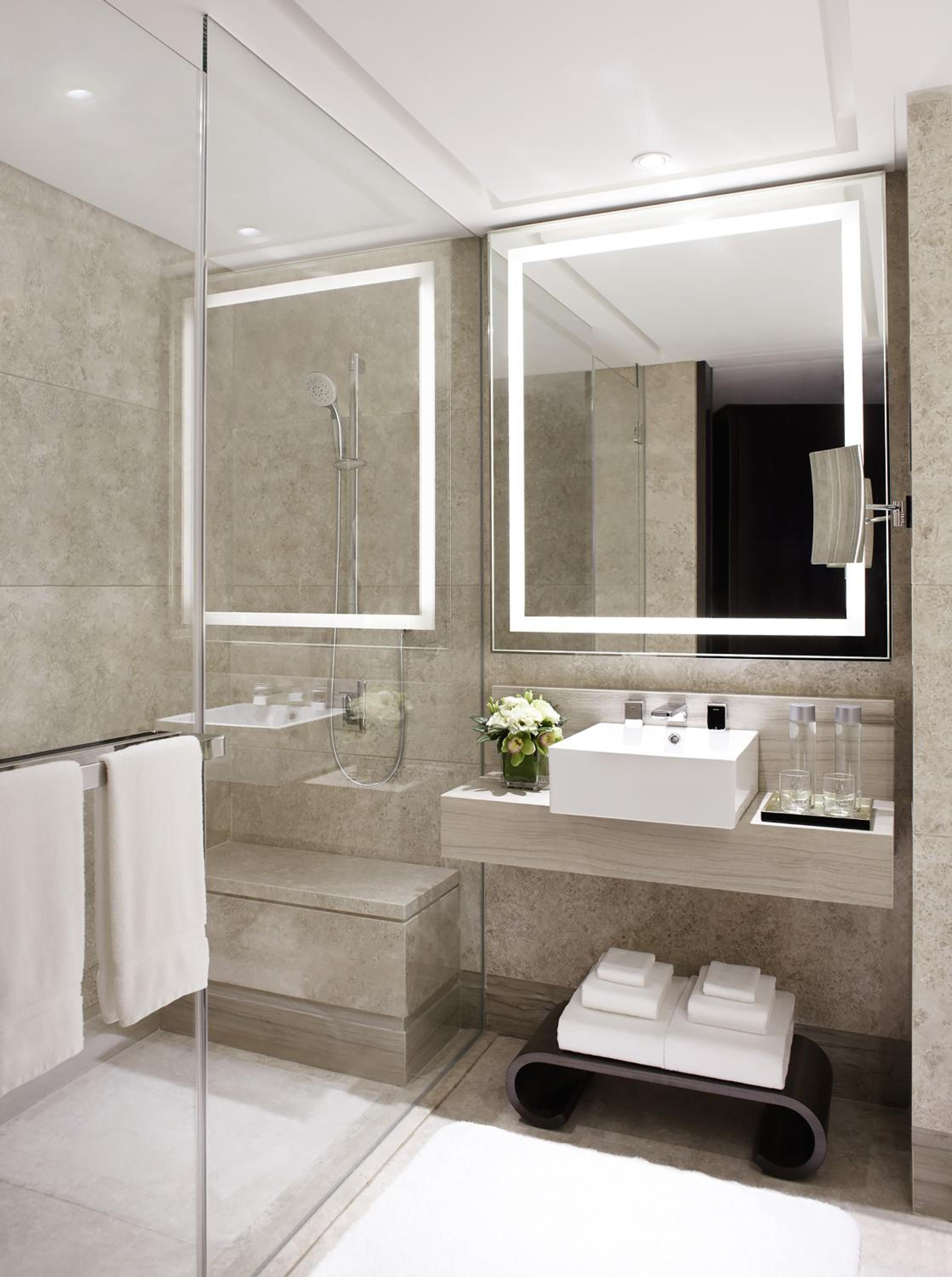 Premier Deluxe King Room, High Floor photo 3