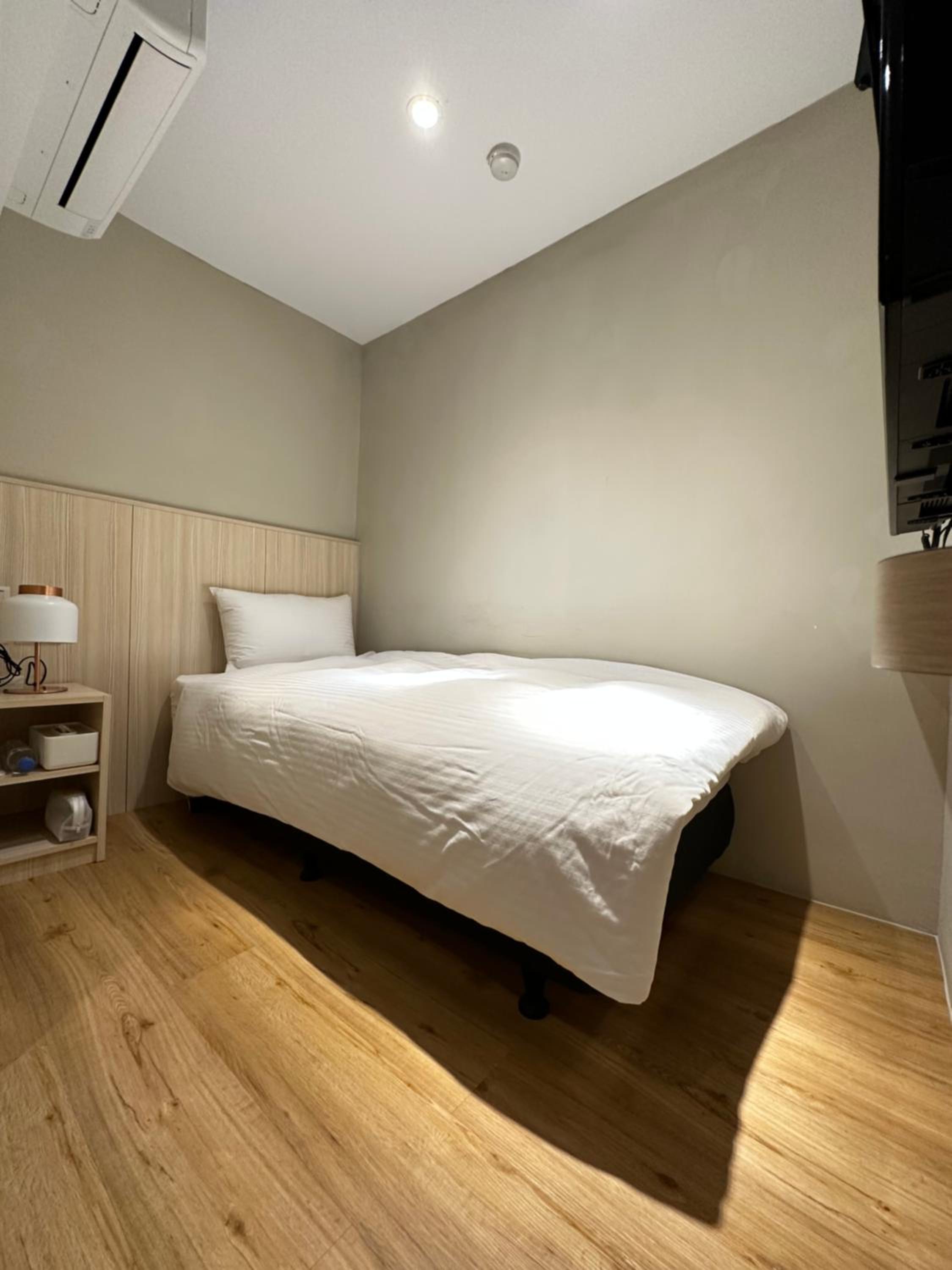 Single Room (No Window)