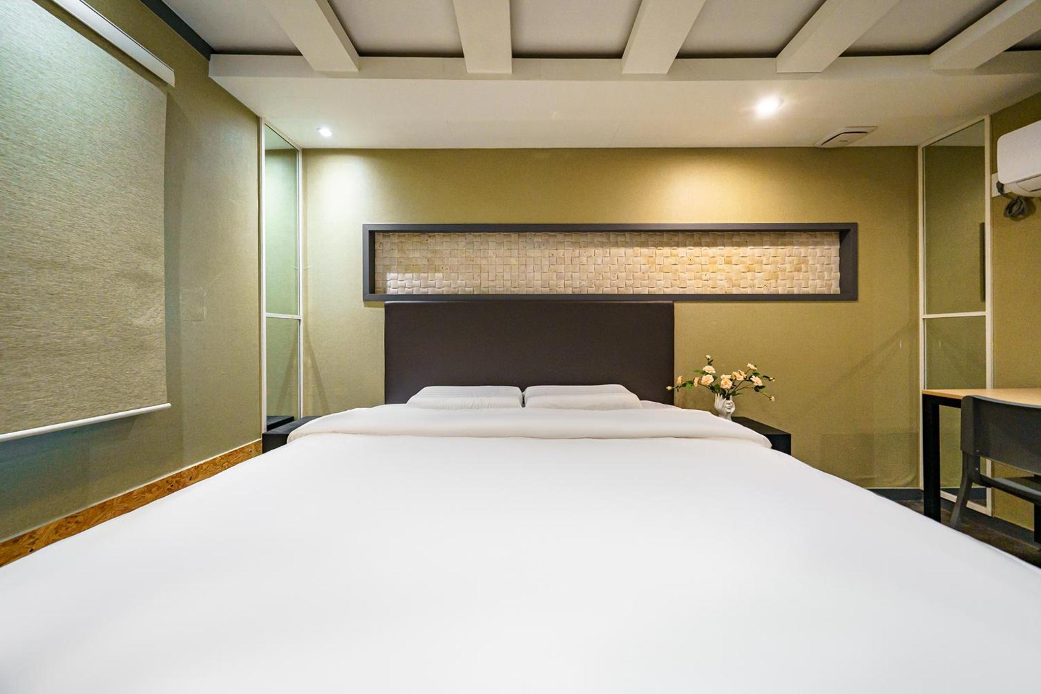 Economy Double Room - Photo 13