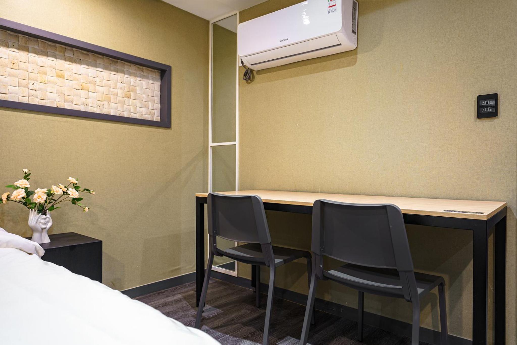 Economy Double Room - Photo 9