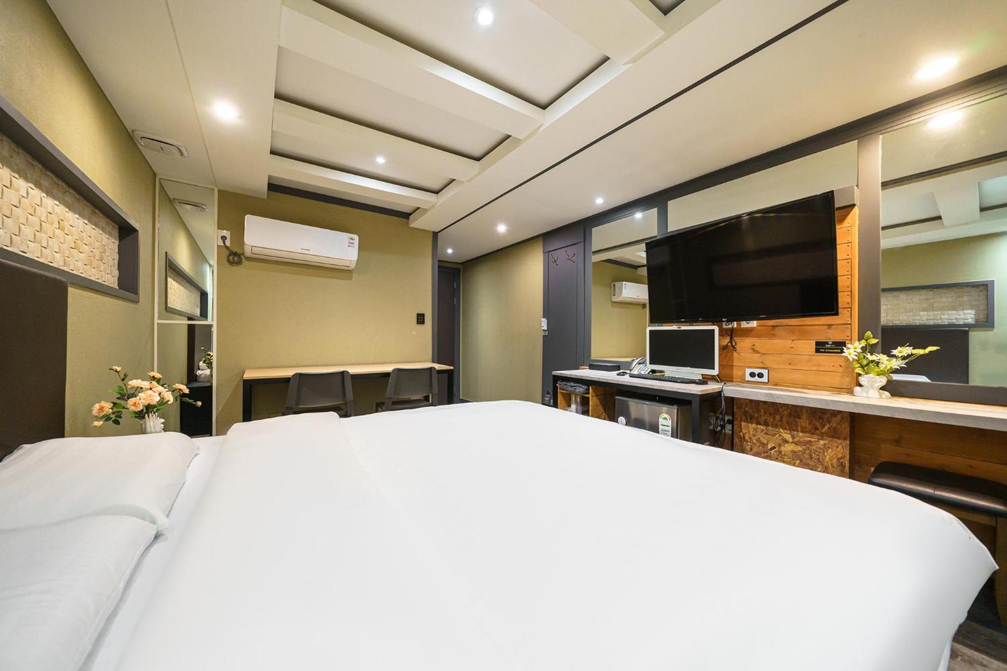 Economy Double Room - Photo 6