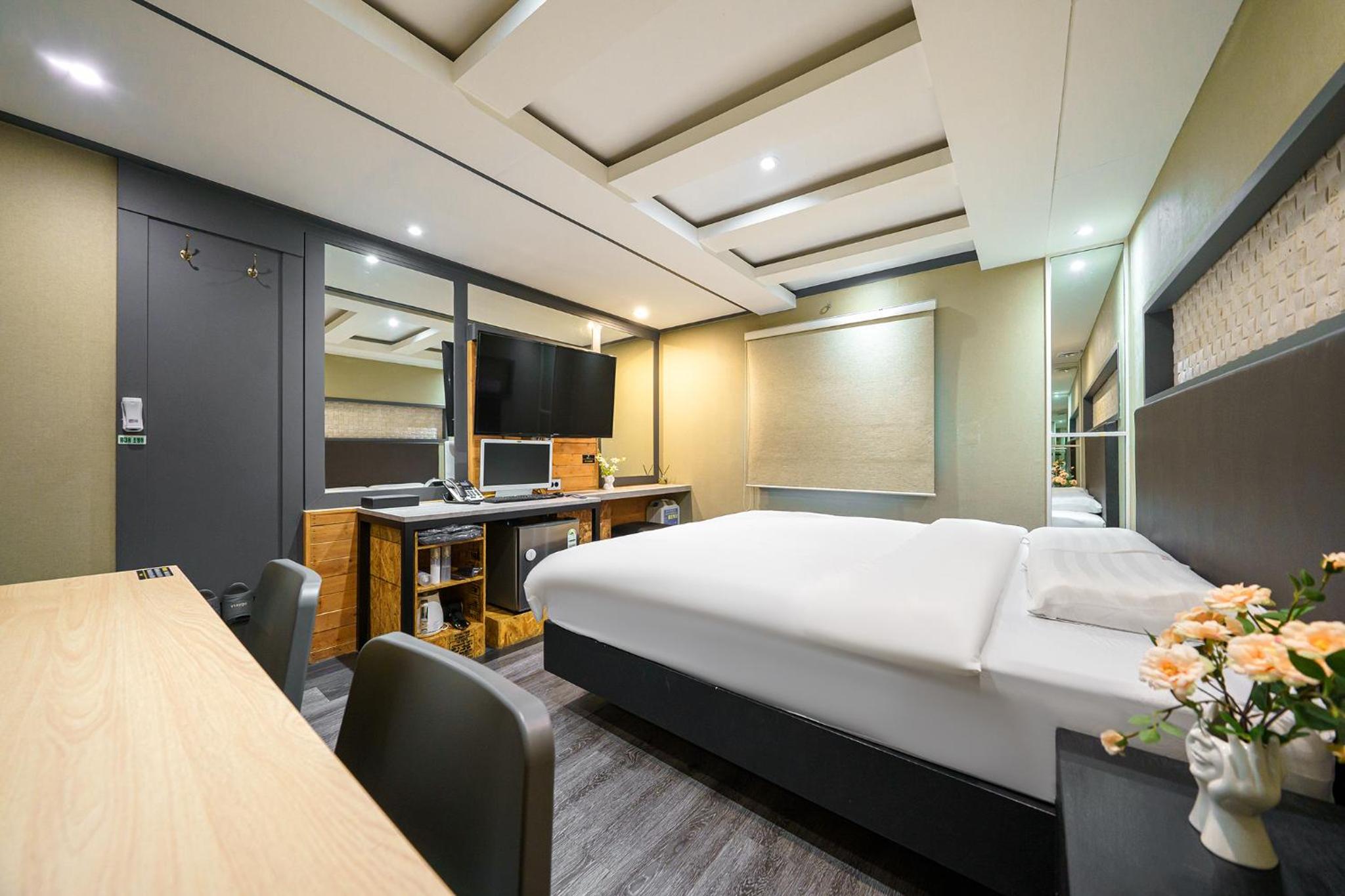 Economy Double Room - Photo 5
