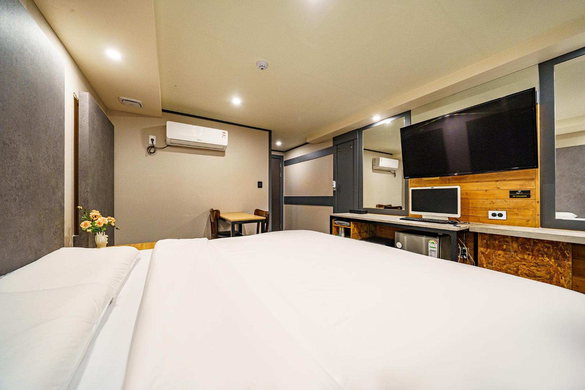 Economy Double Room - Photo 4