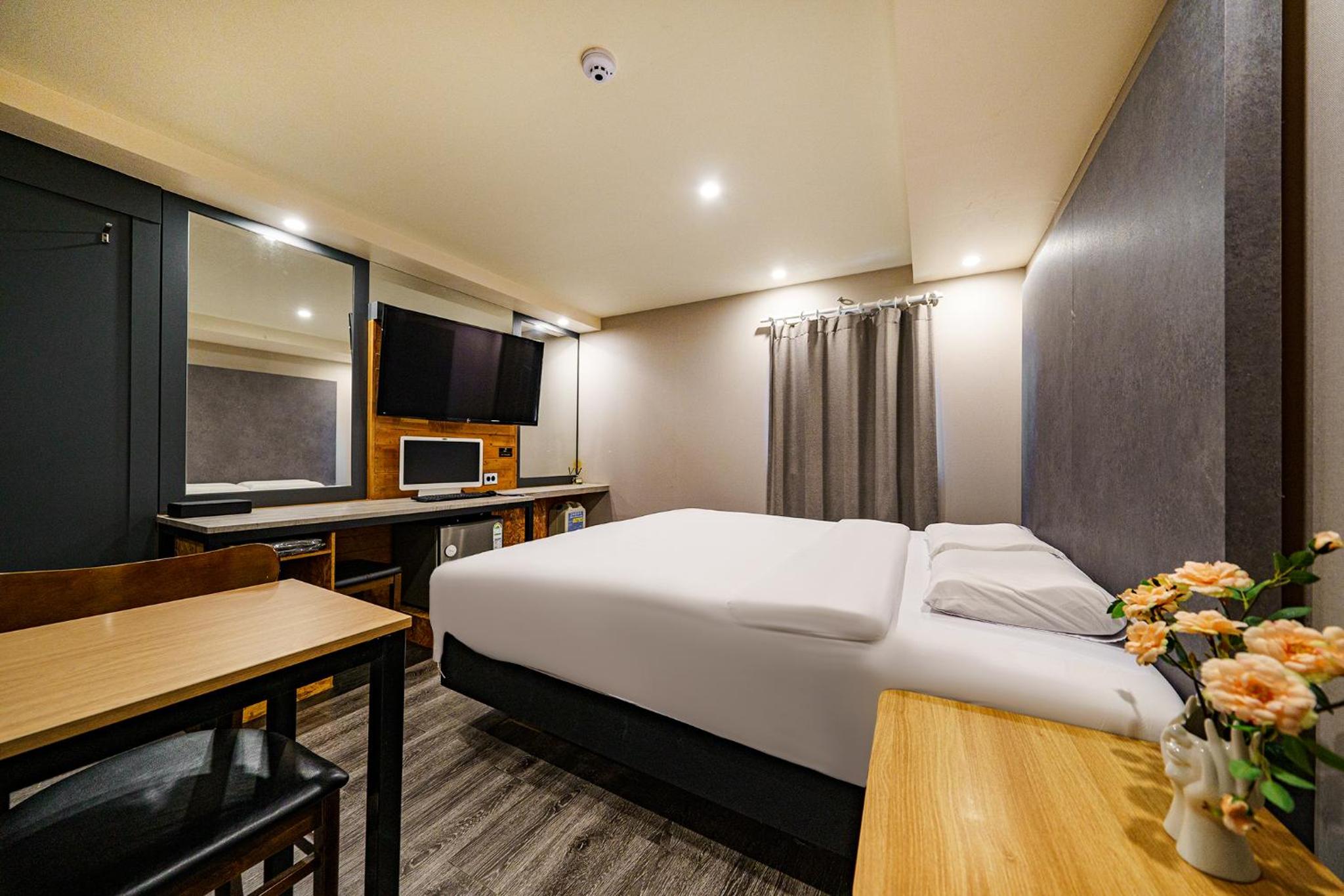 Economy Double Room - Photo 3