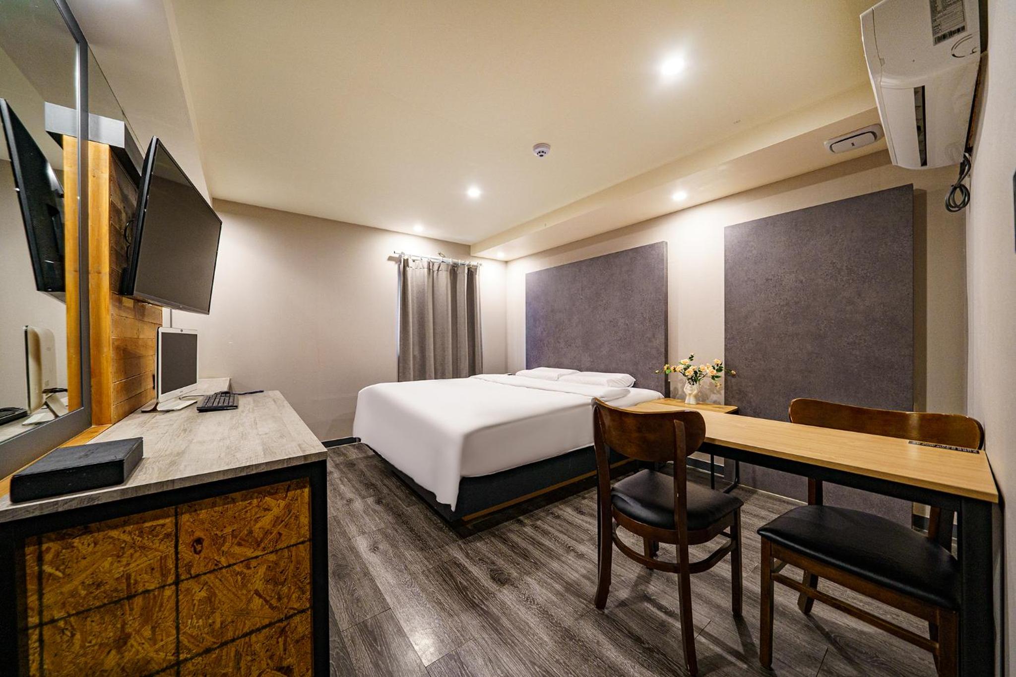 Economy Double Room - Photo 1