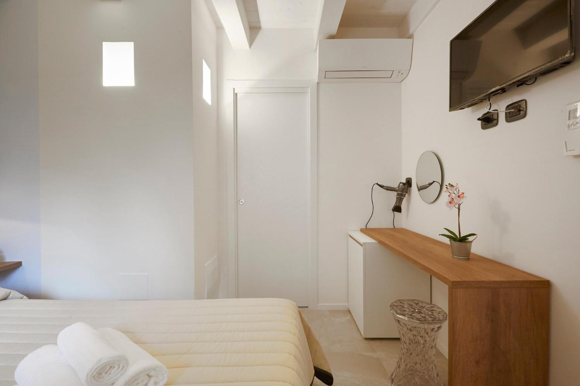 Standard Double Room photo 2