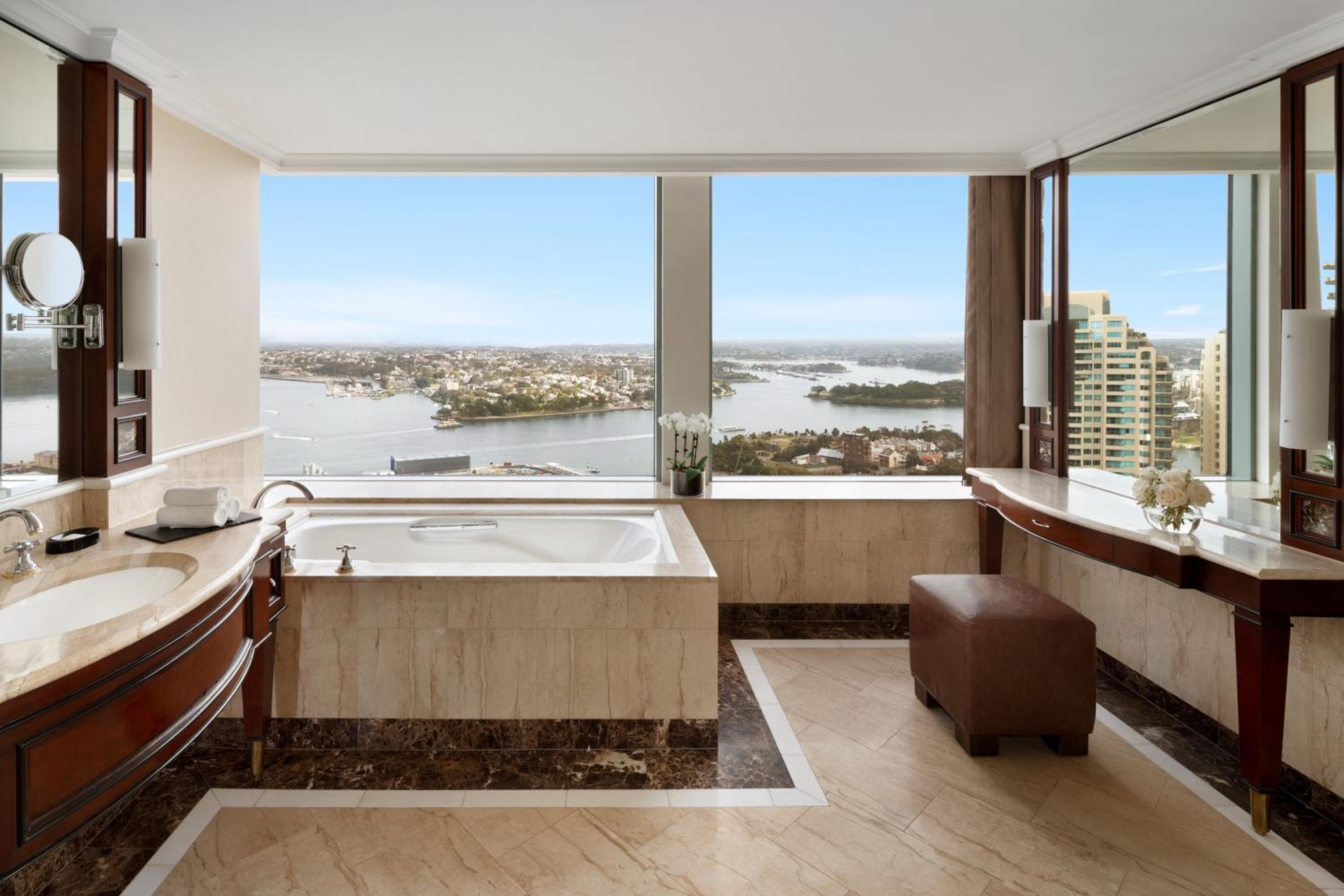 Executive Sydney Harbor Suite with Club Lounge Access
