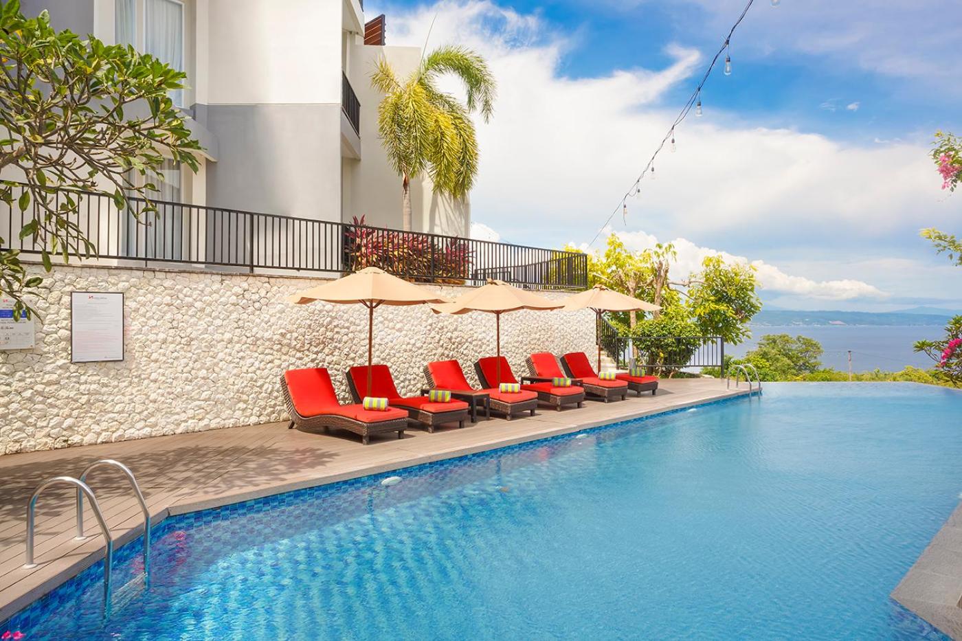 Deluxe Twin Room with Pool View photo 2