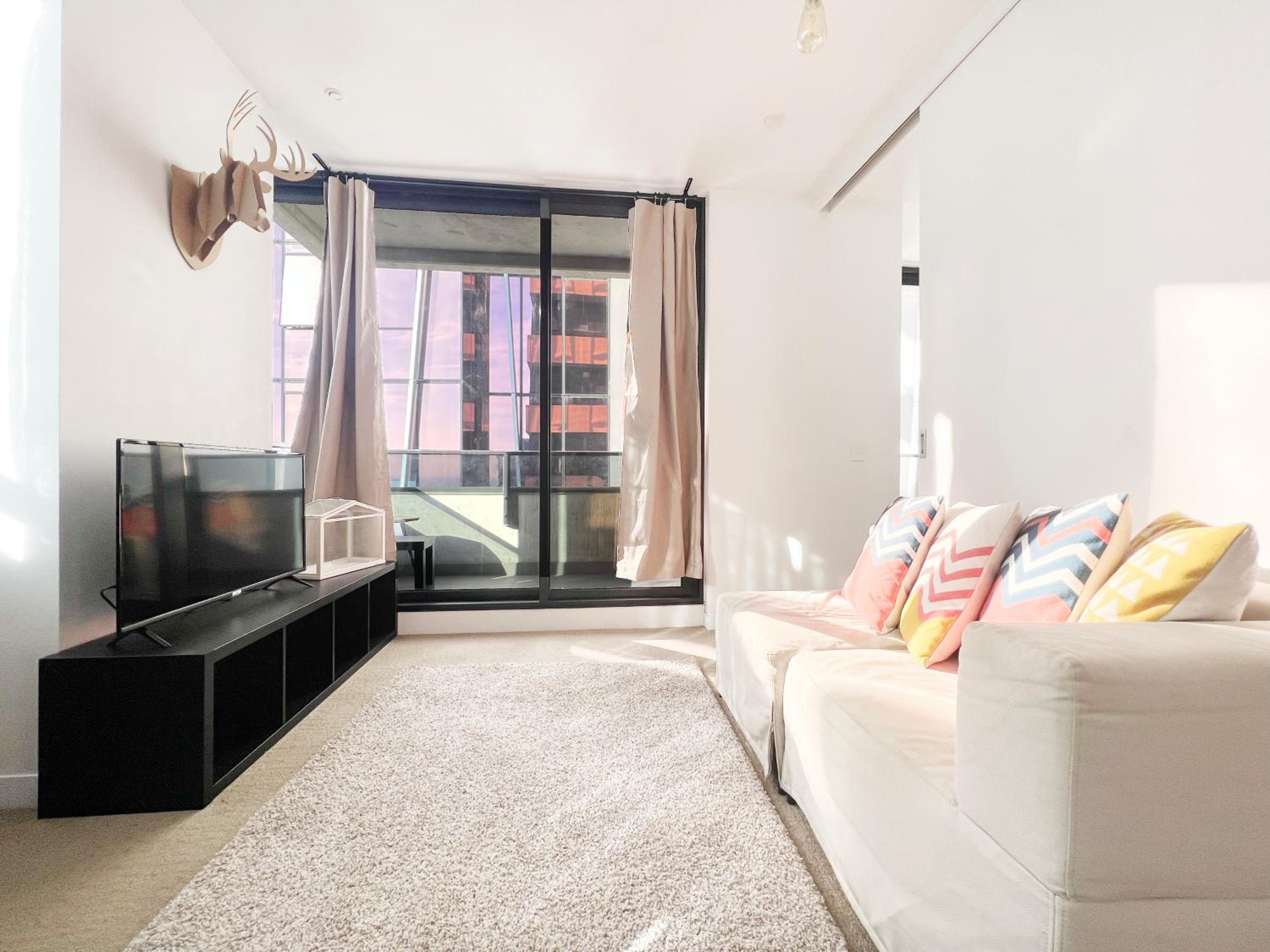 Apartment with Balcony - Photo 4
