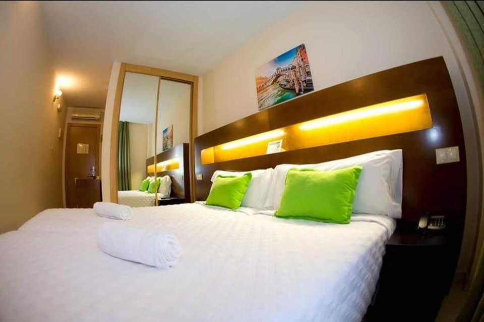 Triple Room with Private Bathroom photo 2