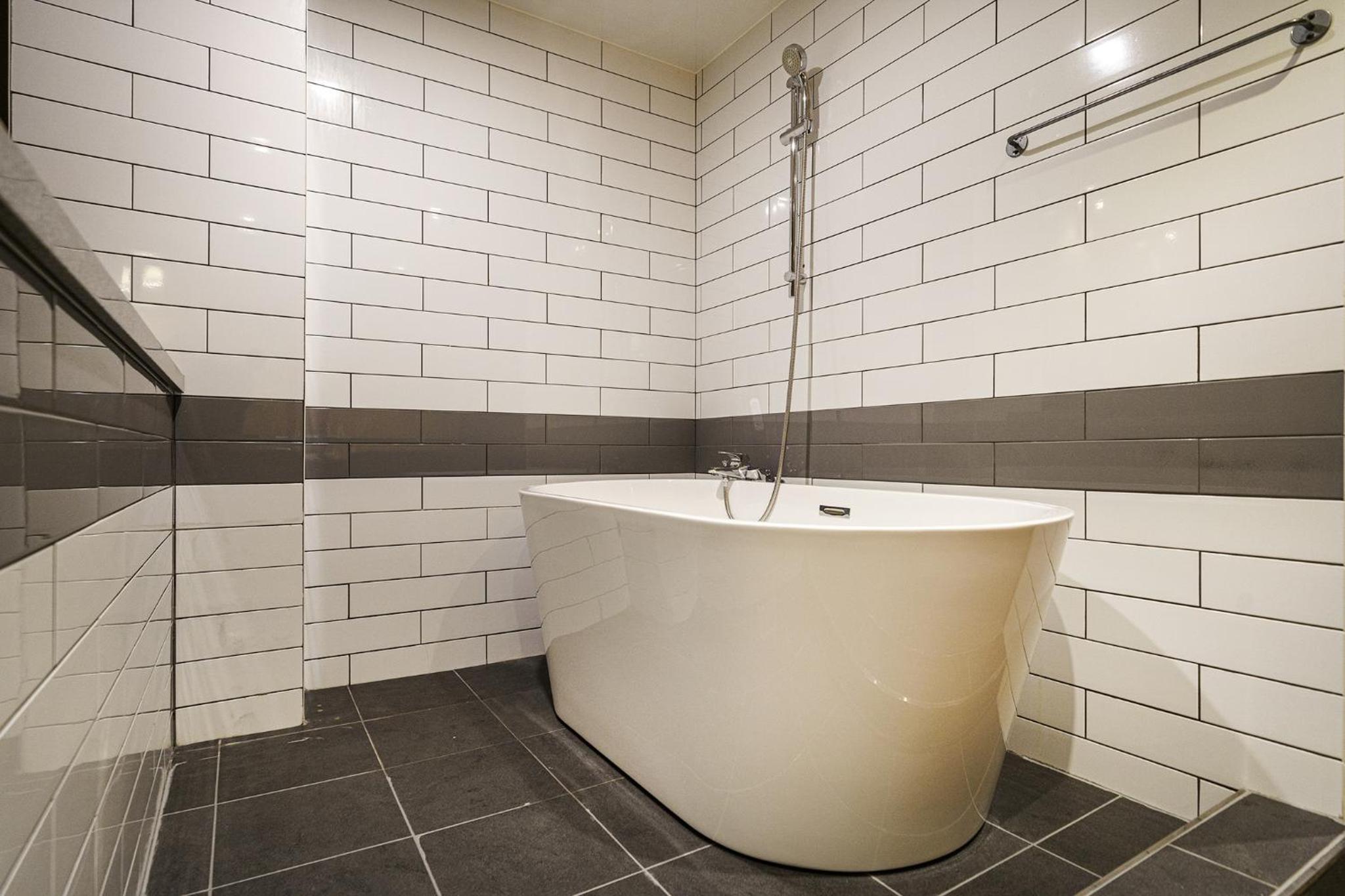 Suite - Photo 14