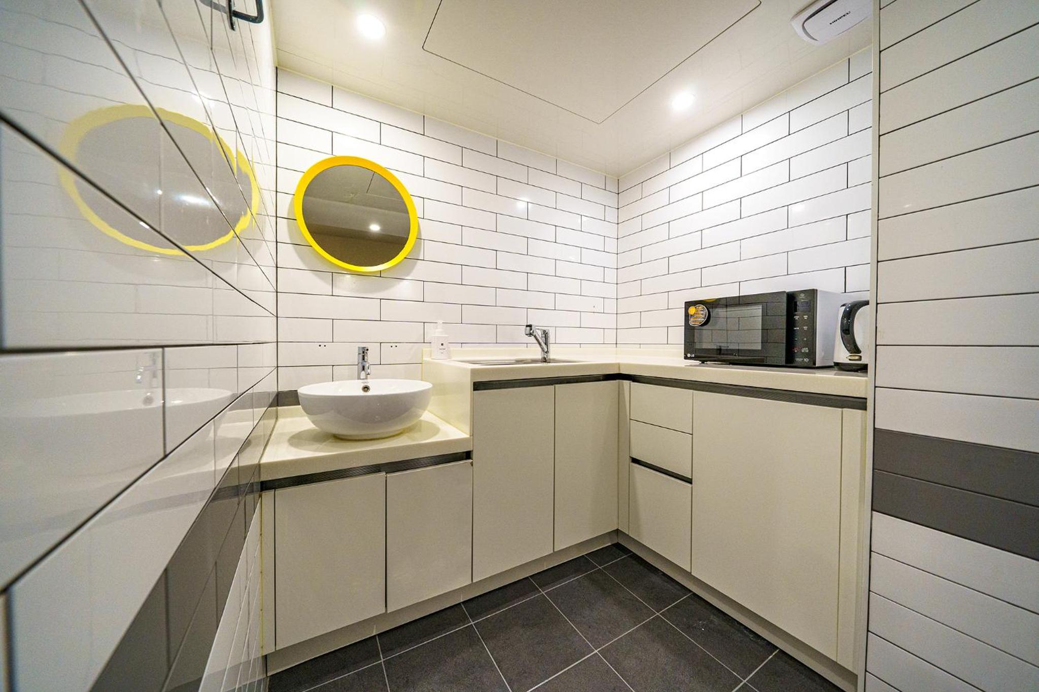 Suite - Photo 6