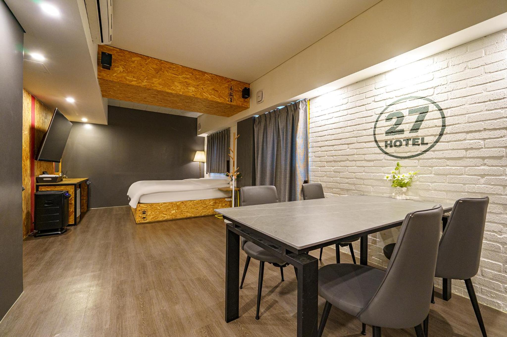 Suite - Photo 7