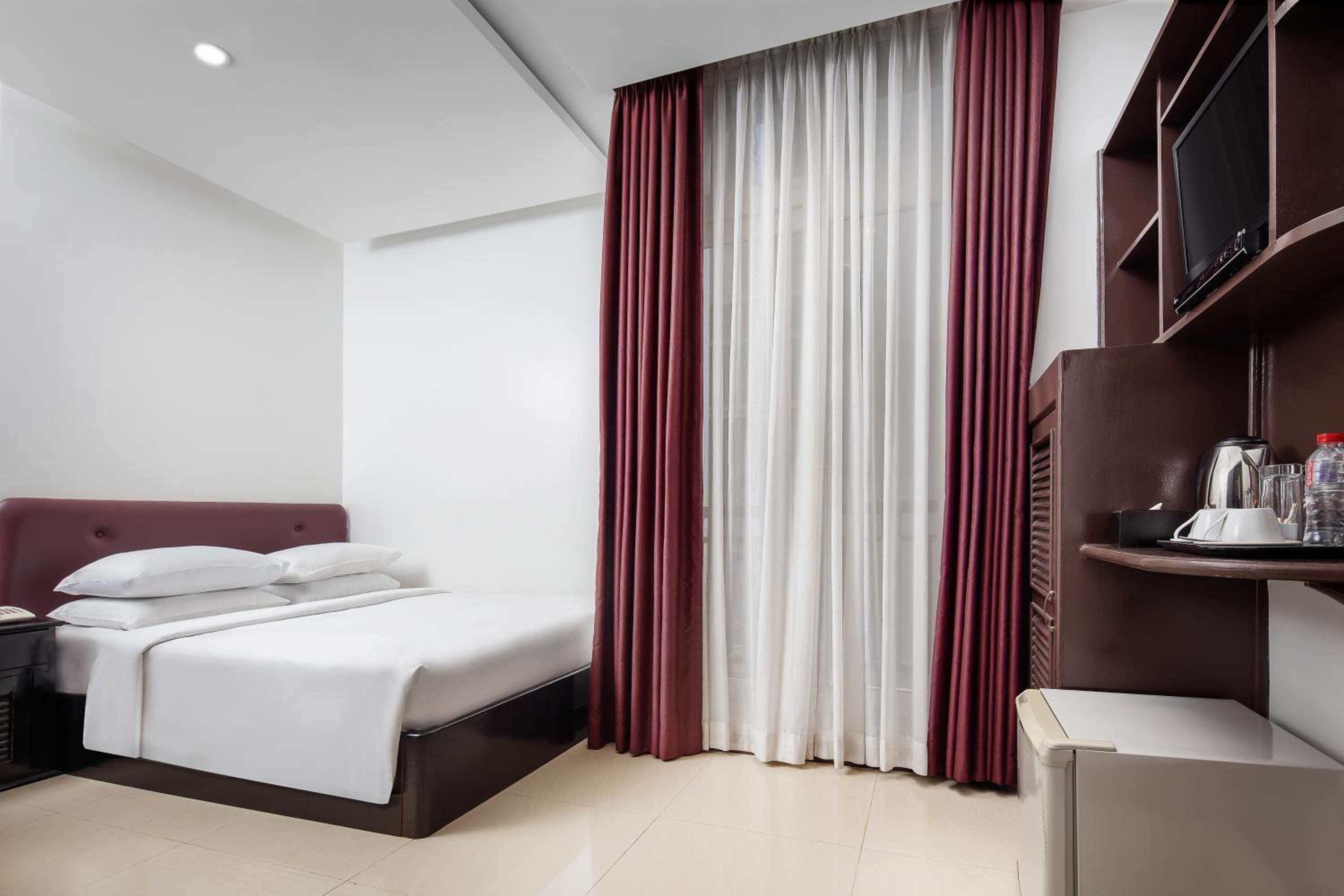 Standard Double Room - Photo 9