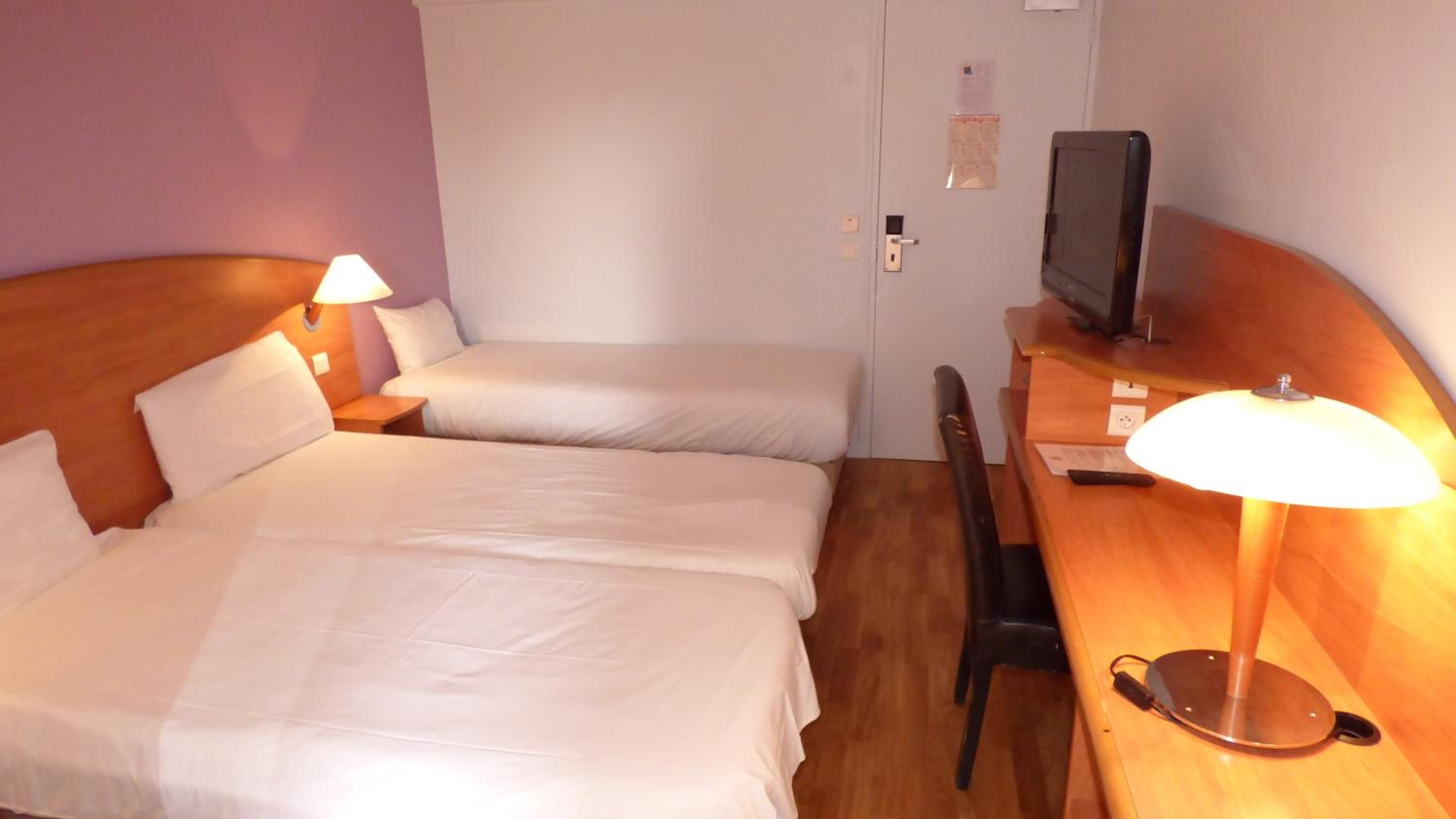 Twin Room - Photo 1