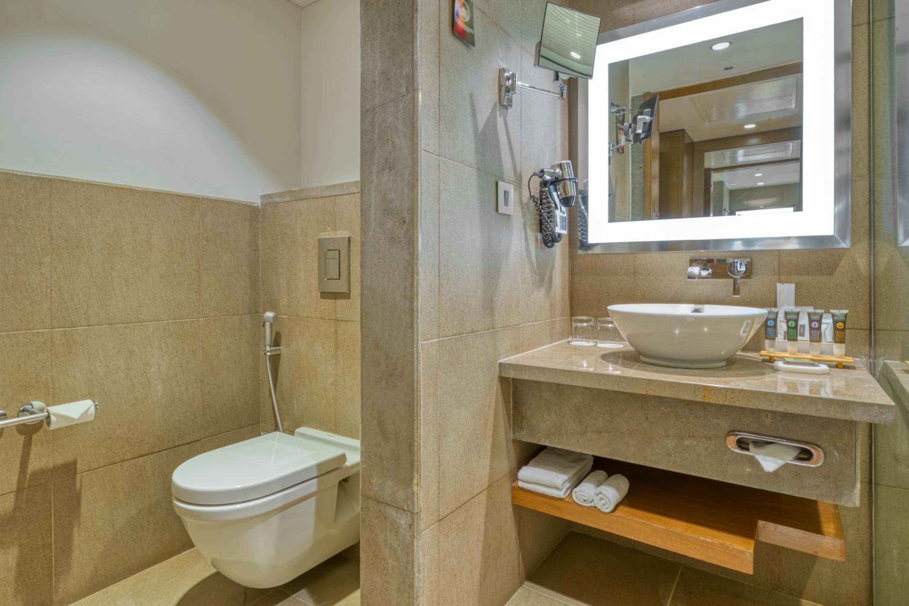 Premier King Room - Photo 2