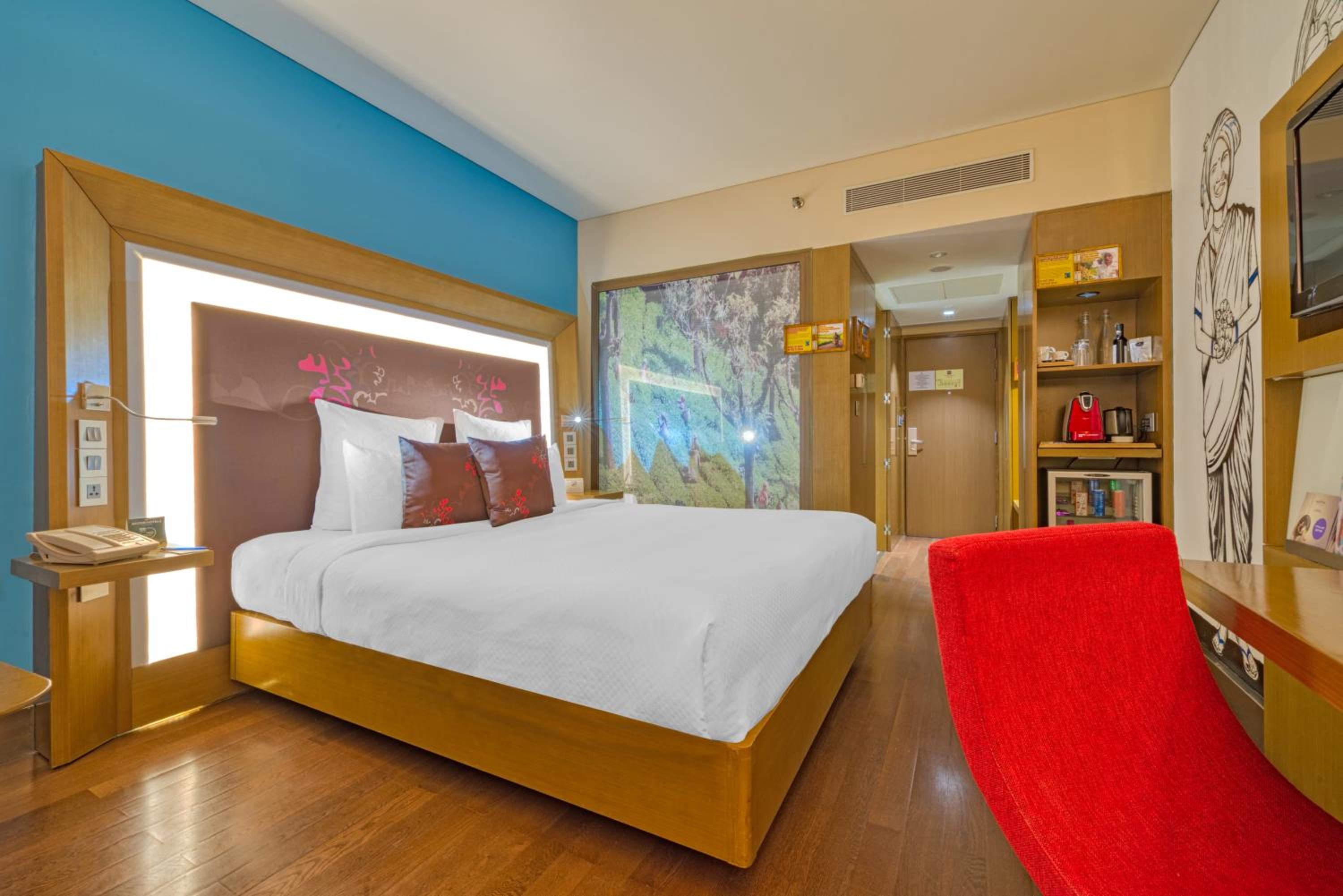 Deluxe King Room - Photo 3