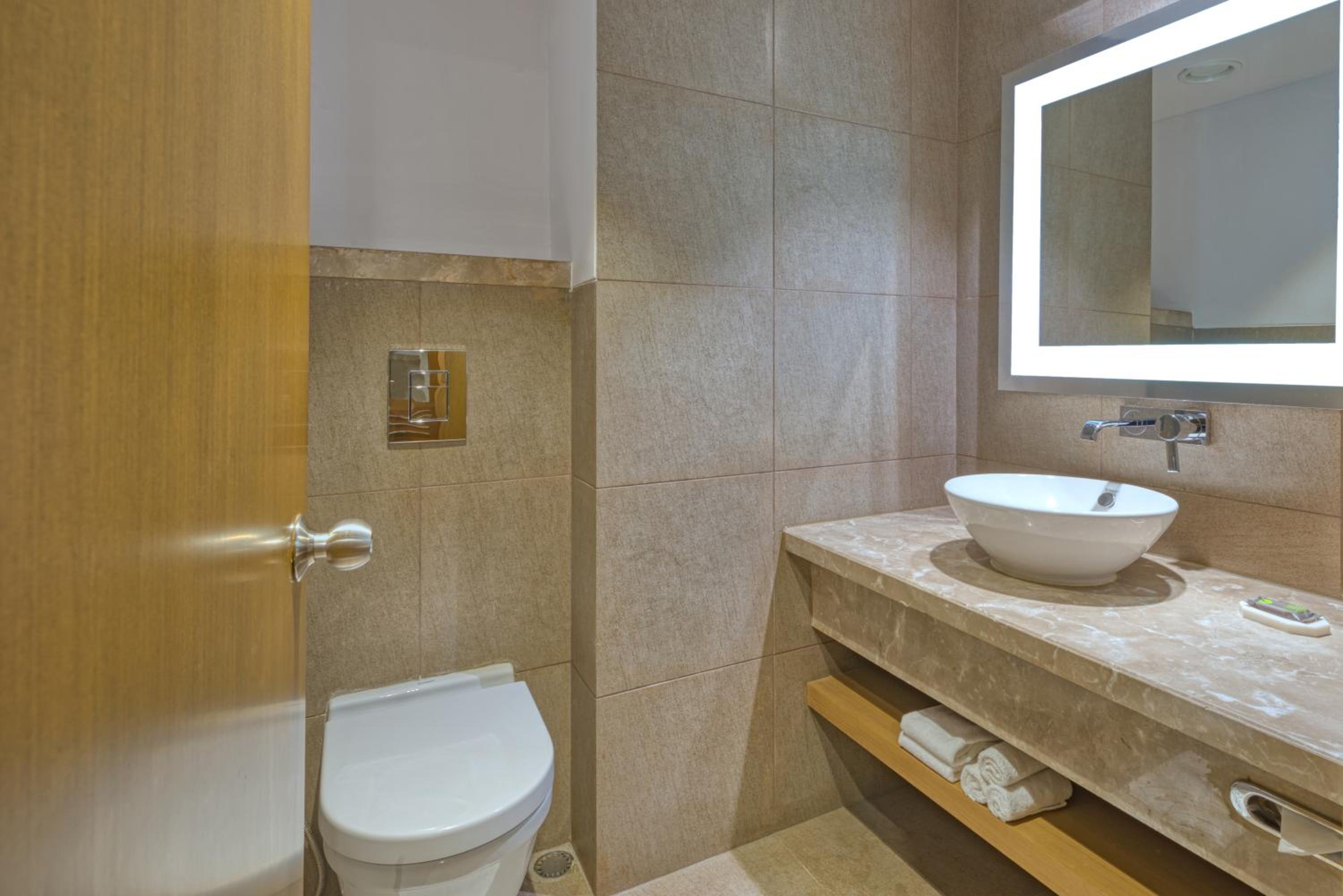 Executive King Suite - Photo 2