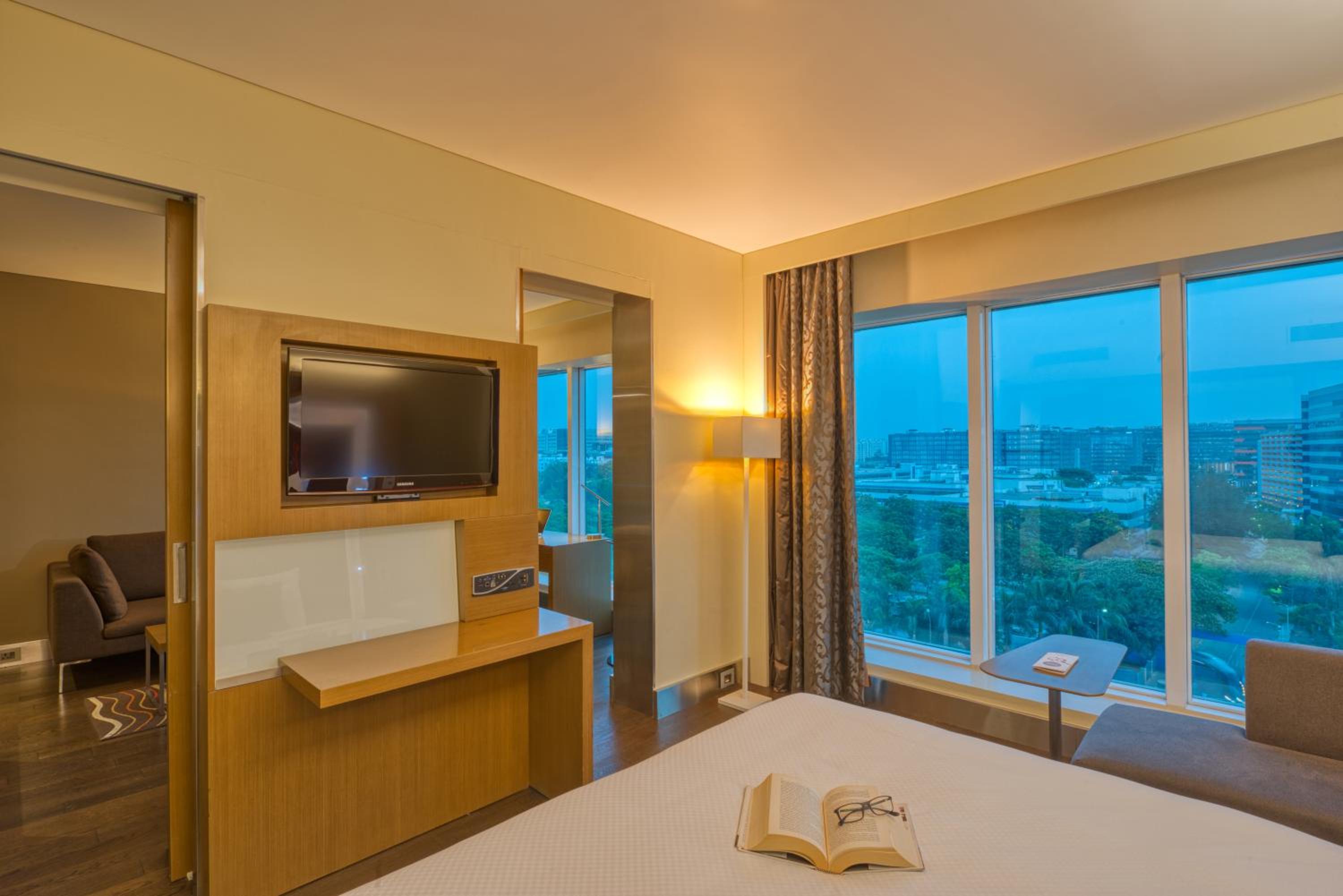 Executive King Suite - Photo 6
