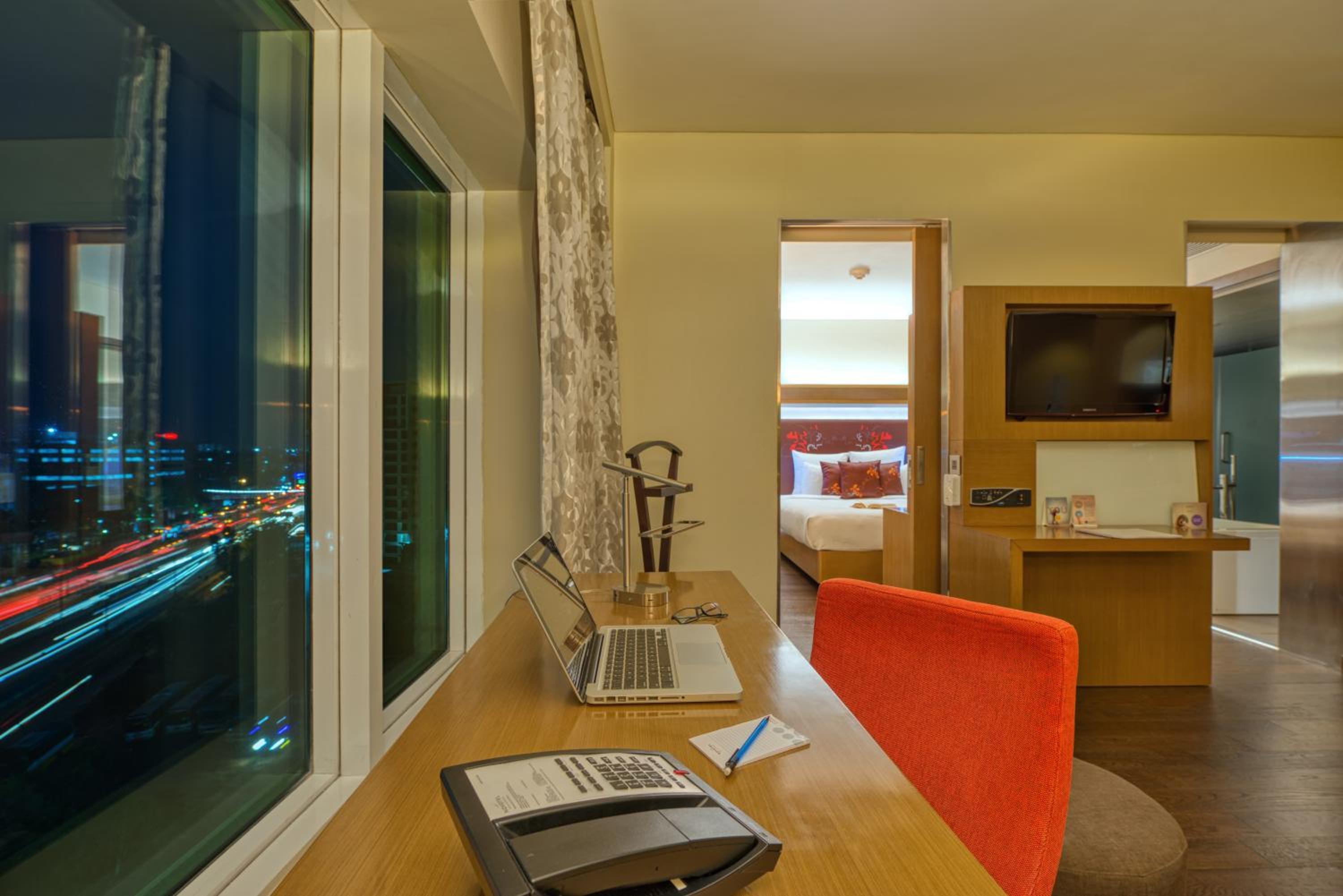 Executive King Suite - Photo 5
