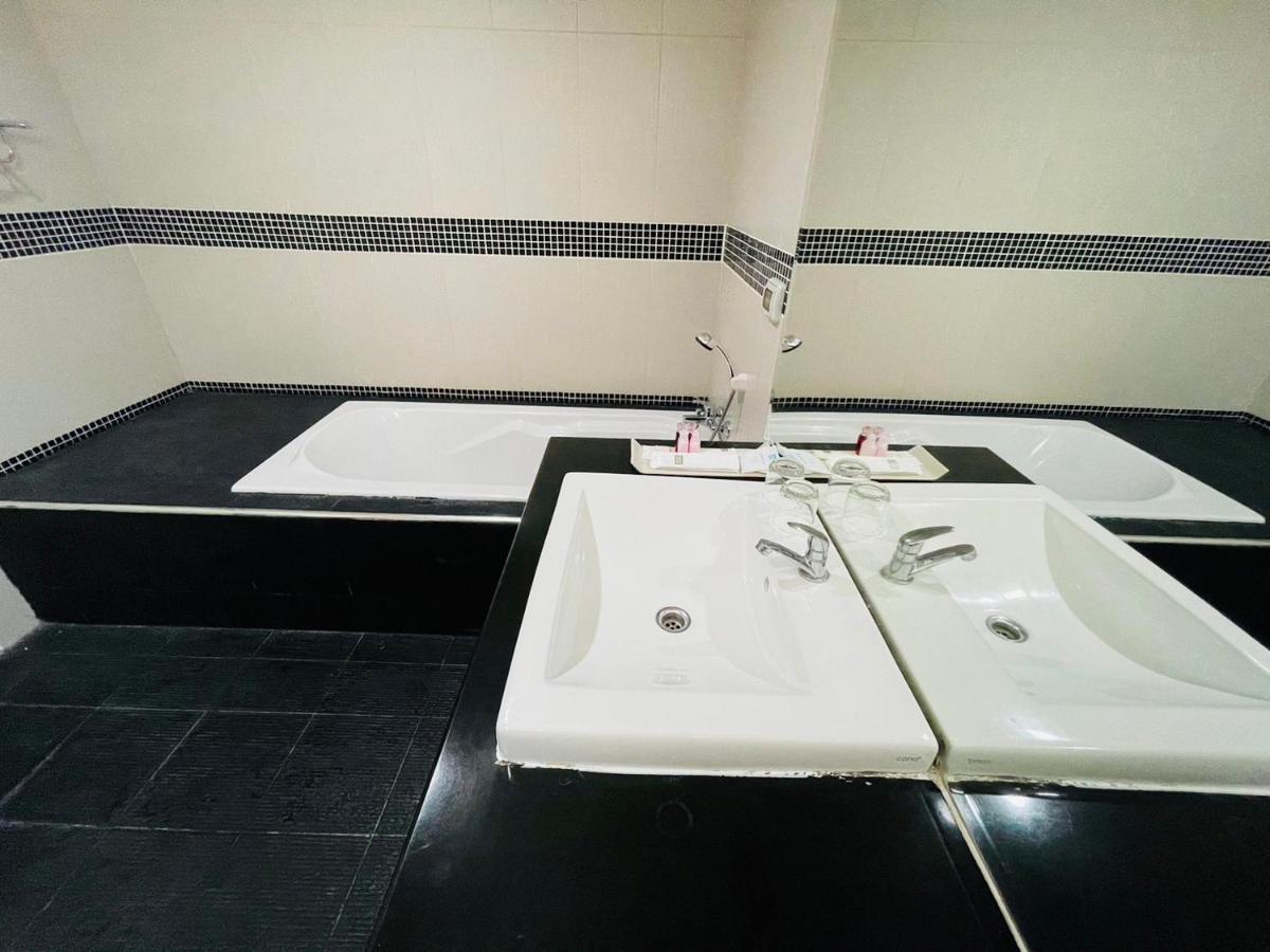 Deluxe Double or Twin Room with Ocean View photo 3