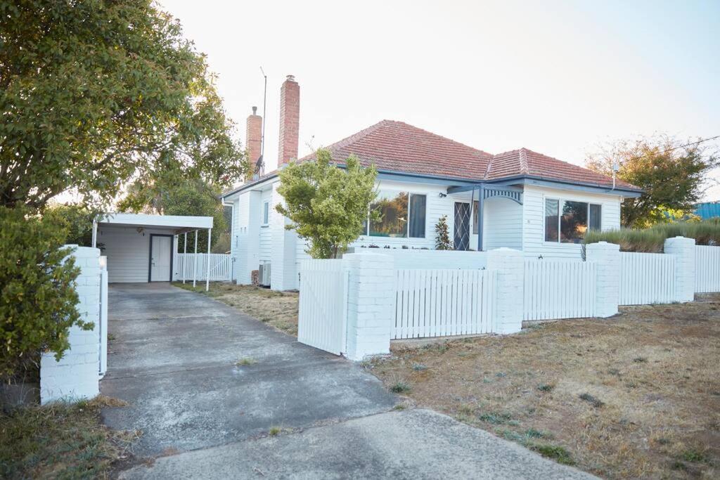 Three-Bedroom House photo 3
