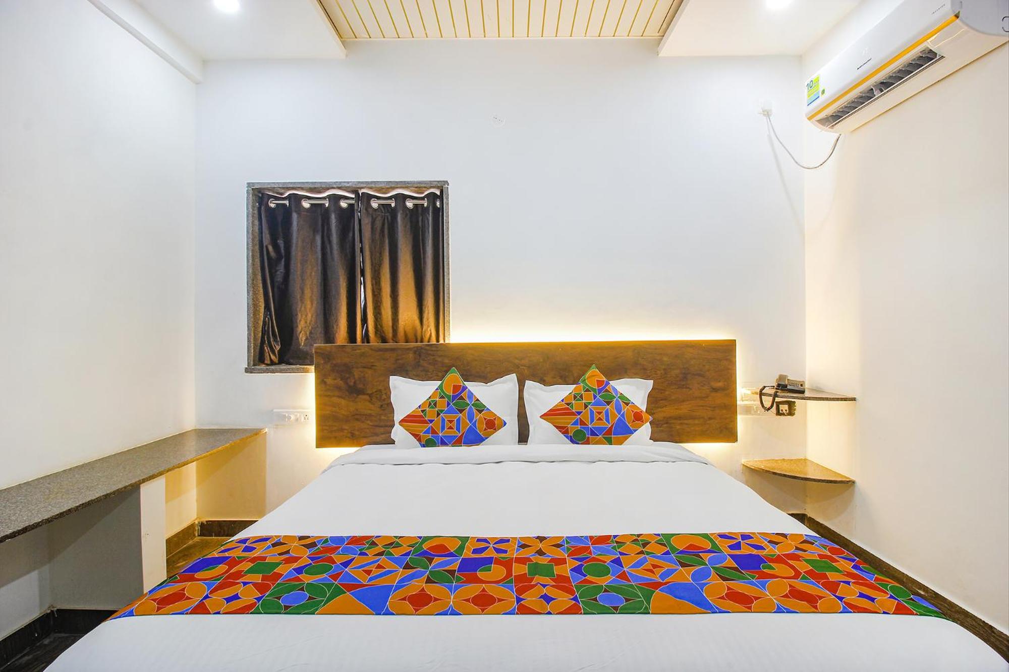 Deluxe Room - Photo 2