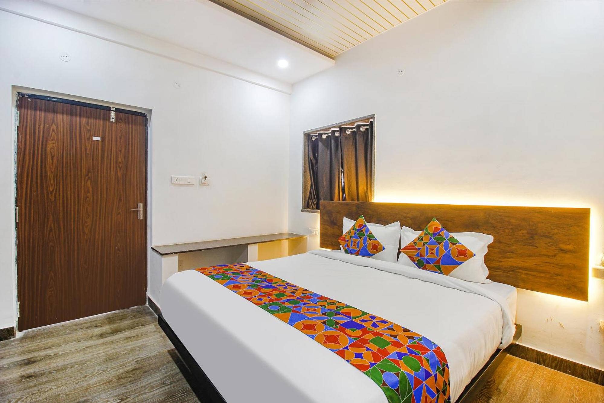 Deluxe Room - Photo 3