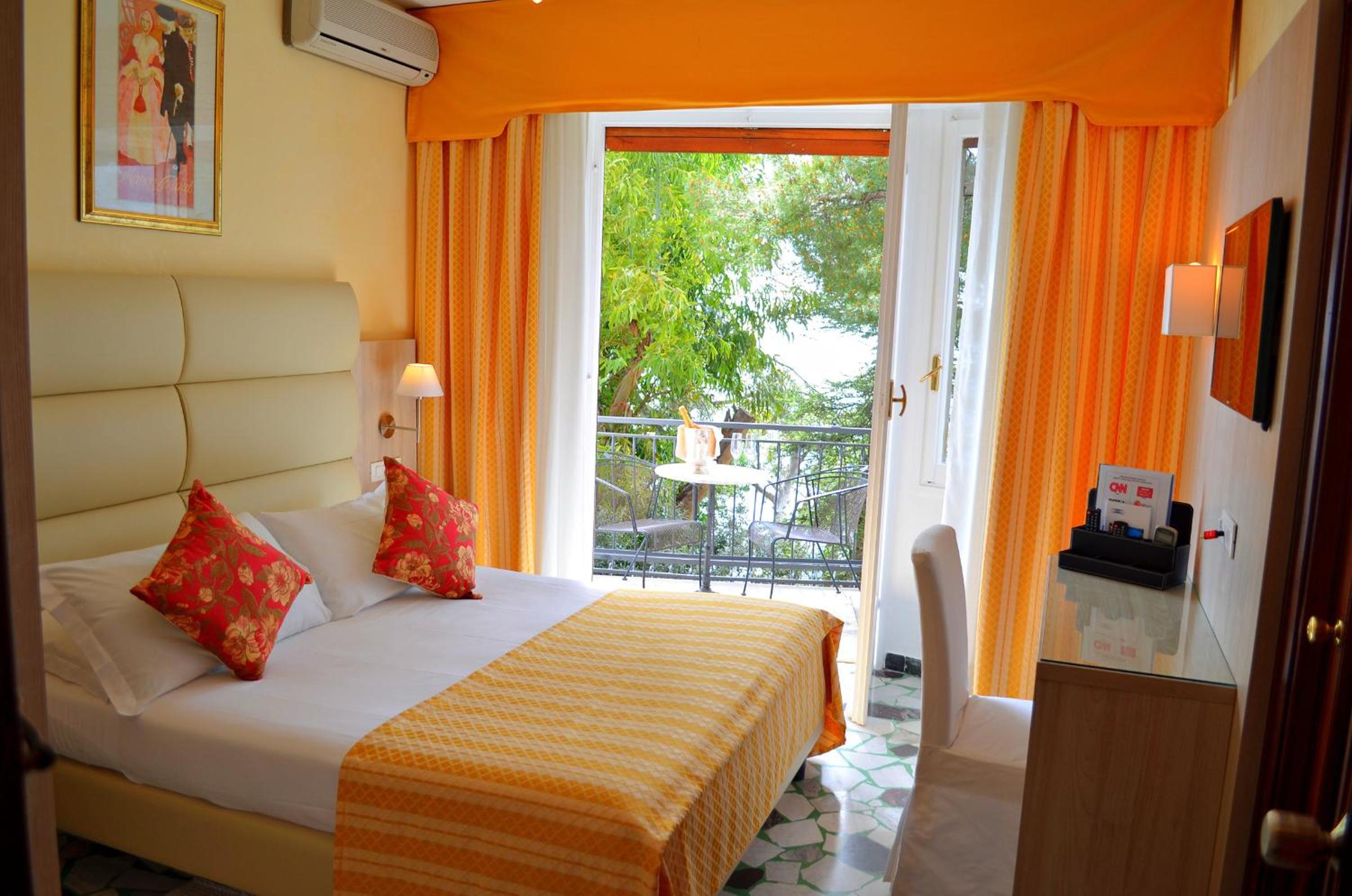 Double Room with Sea View - Photo 3