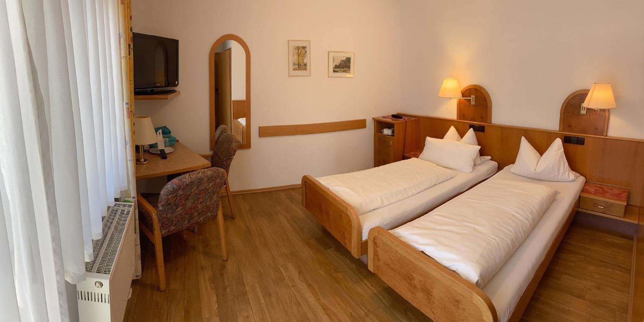 Double Room with Balcony - Photo 1