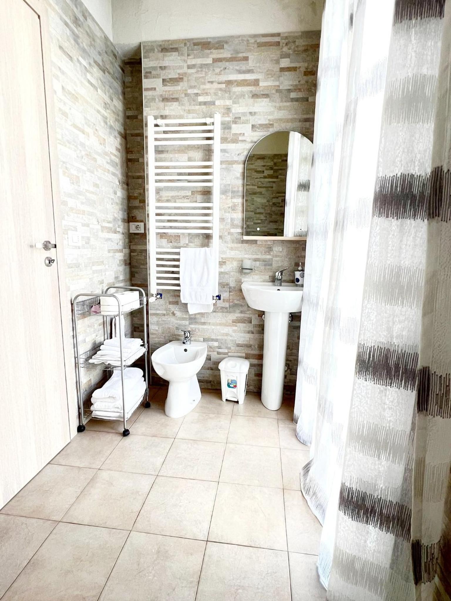 Deluxe Double or Twin Room with Balcony - Photo 12