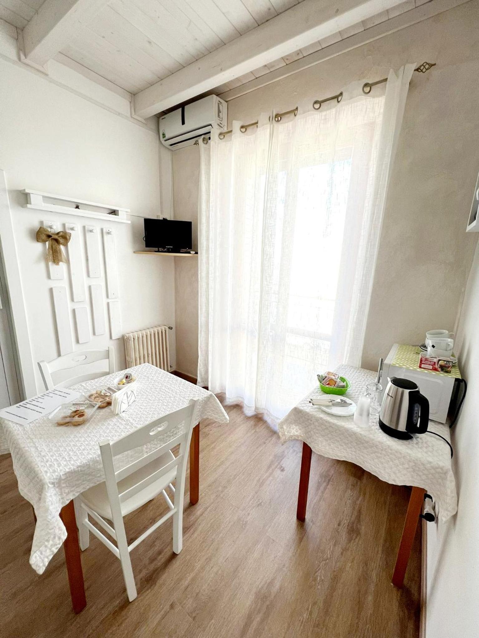 Deluxe Double or Twin Room with Balcony - Photo 3