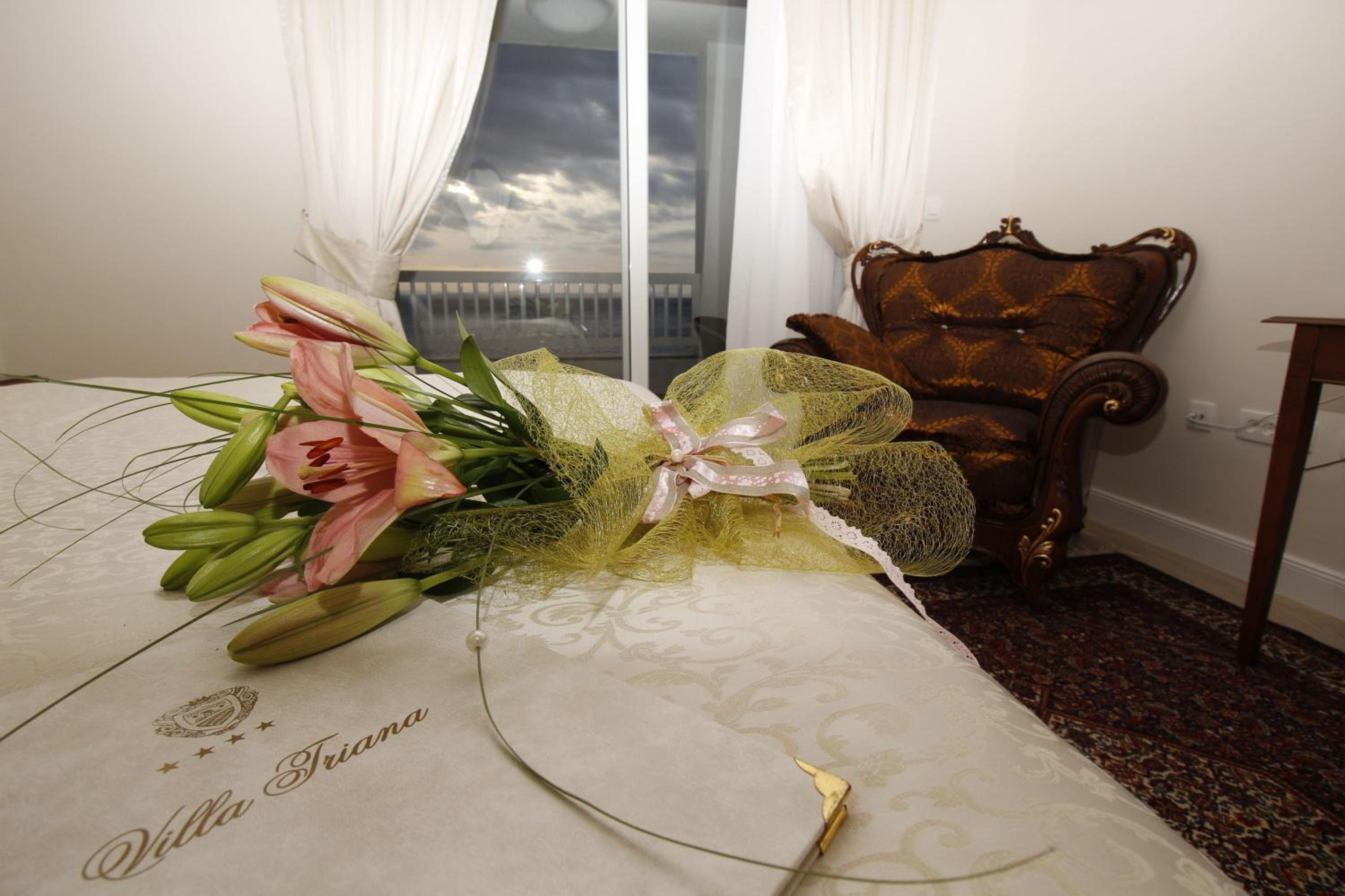 Suite with Balcony and Sea View - Photo 14