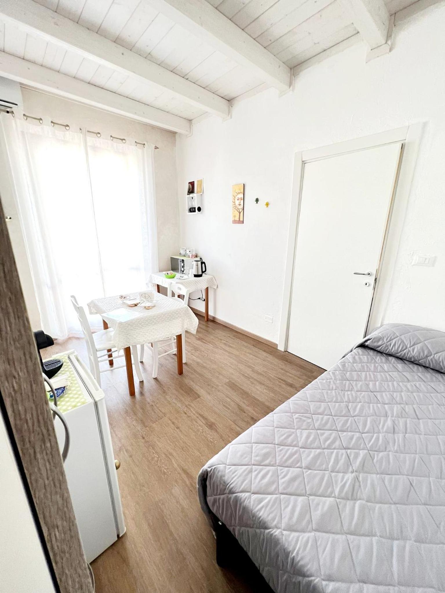 Deluxe Double or Twin Room with Balcony - Photo 4