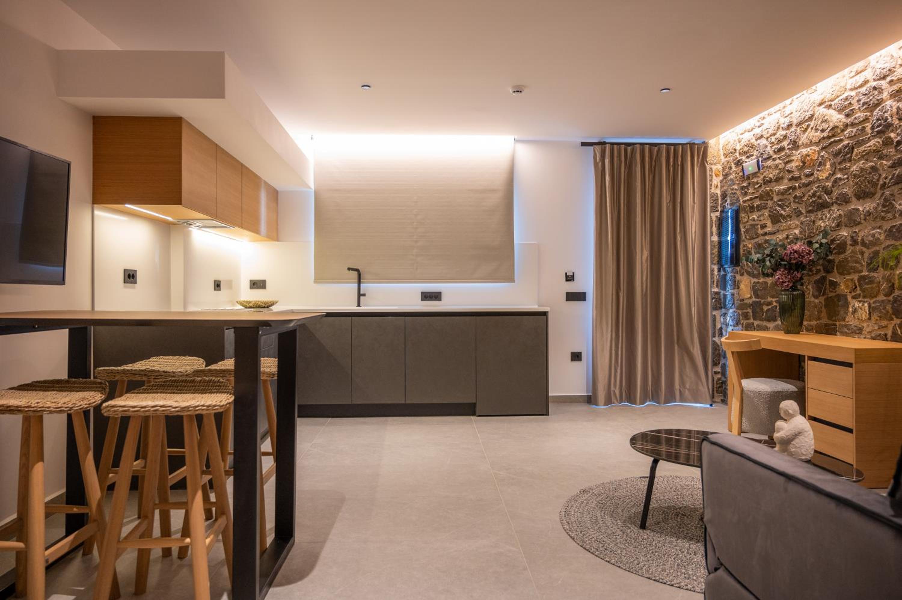 Suite with Private Pool - Photo 16