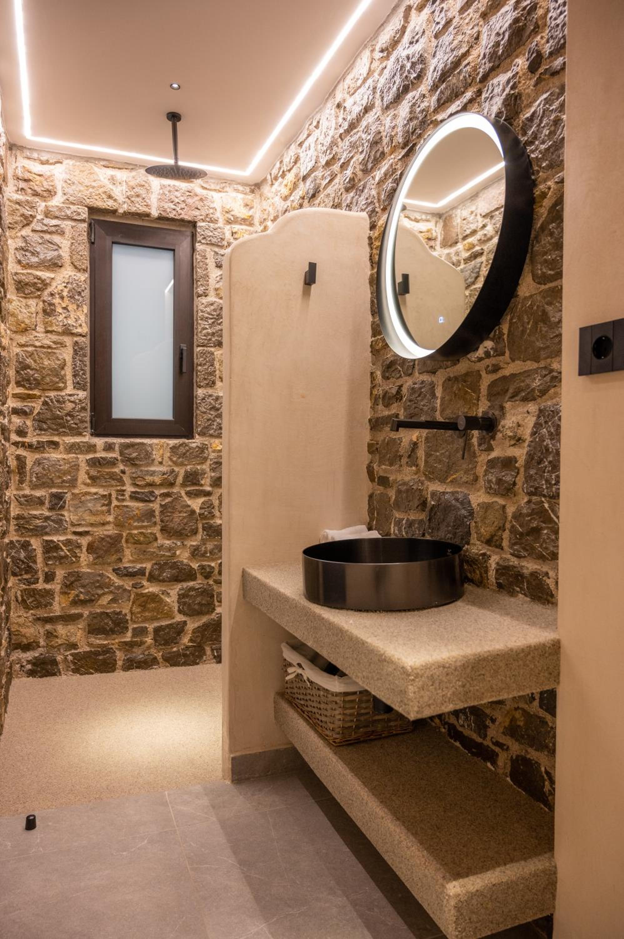 Suite with Private Pool - Photo 17