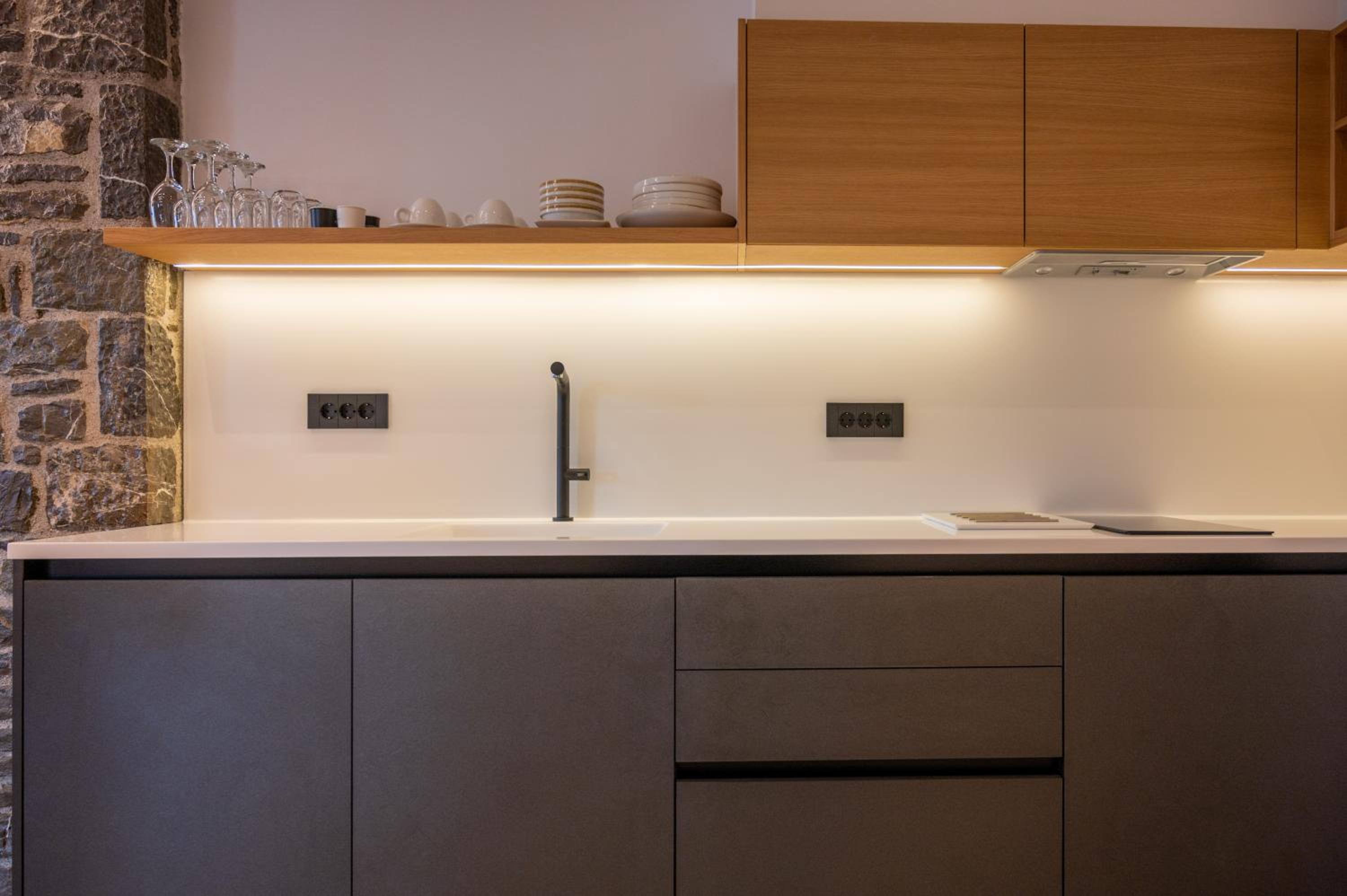 Executive Suite - Photo 40