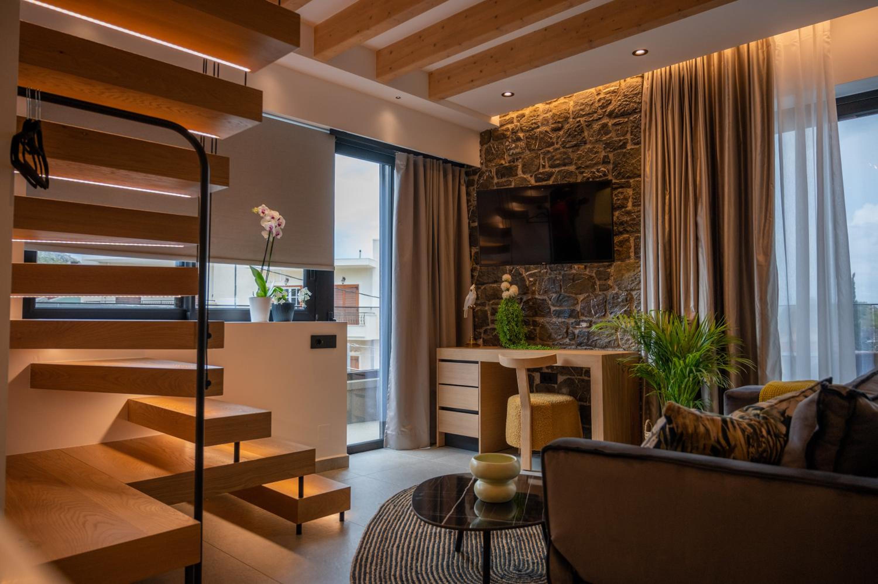 Executive Suite - Photo 29