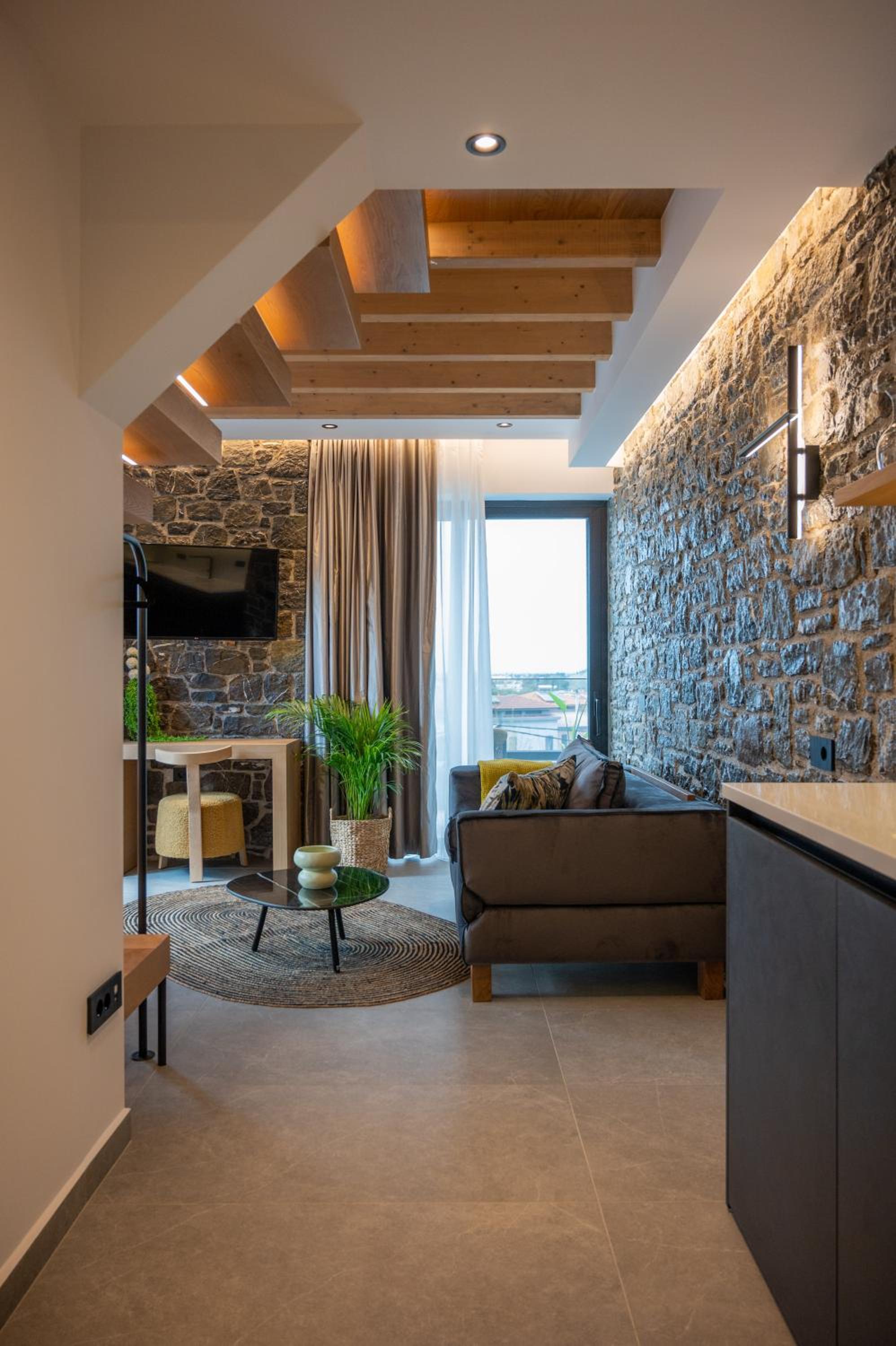Executive Suite - Photo 31