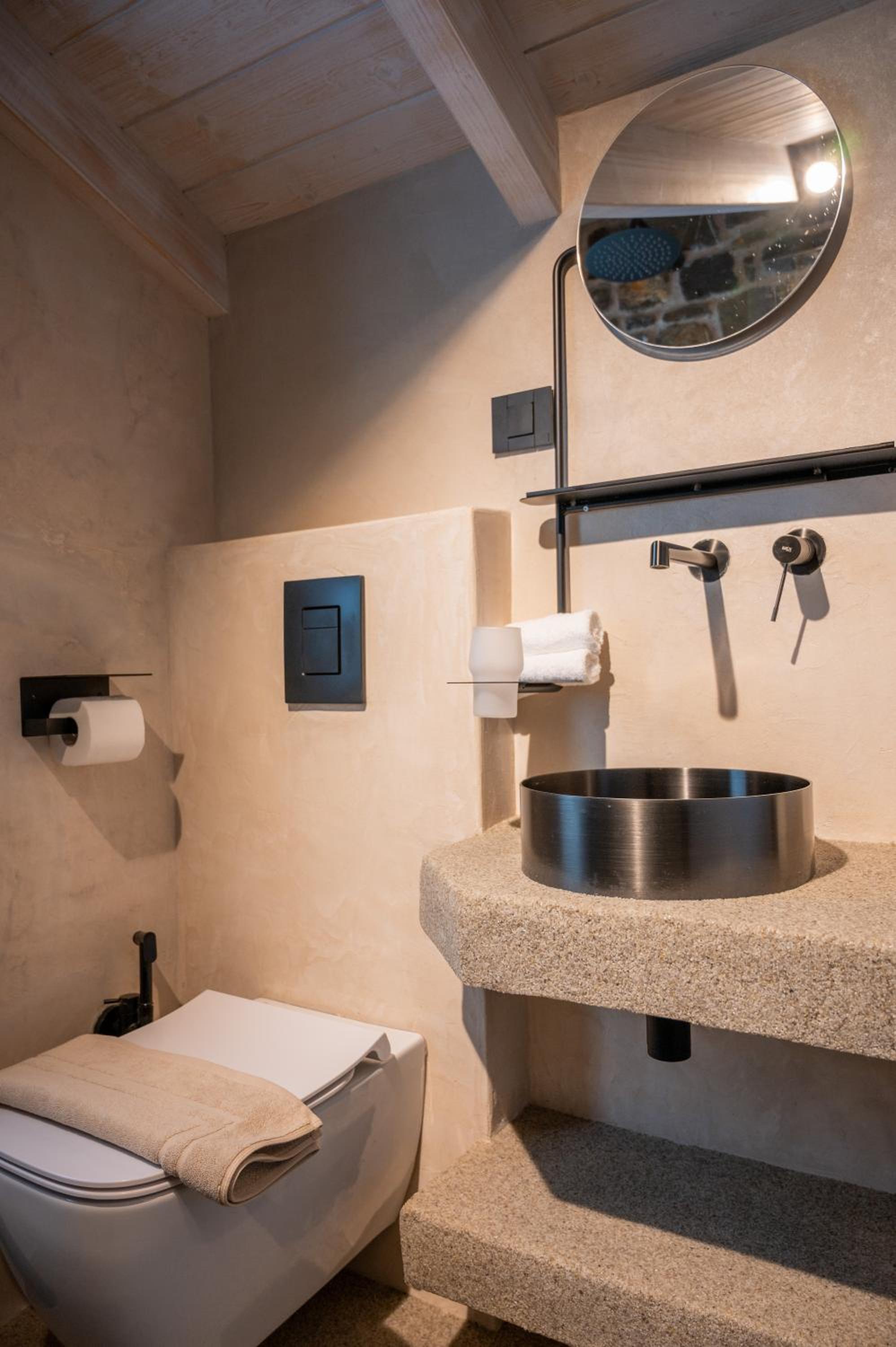 Executive Suite - Photo 34