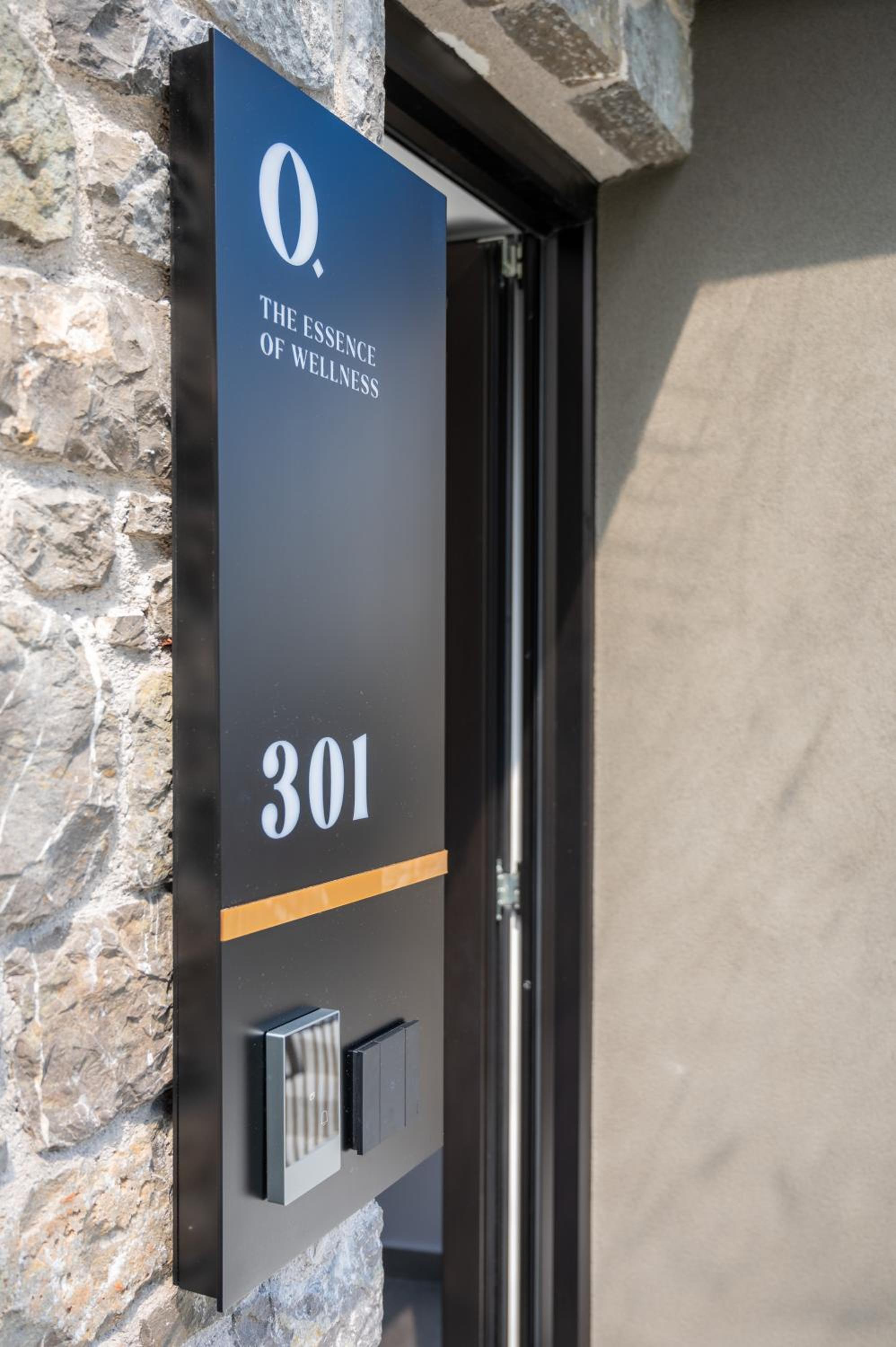 Executive Suite - Photo 25