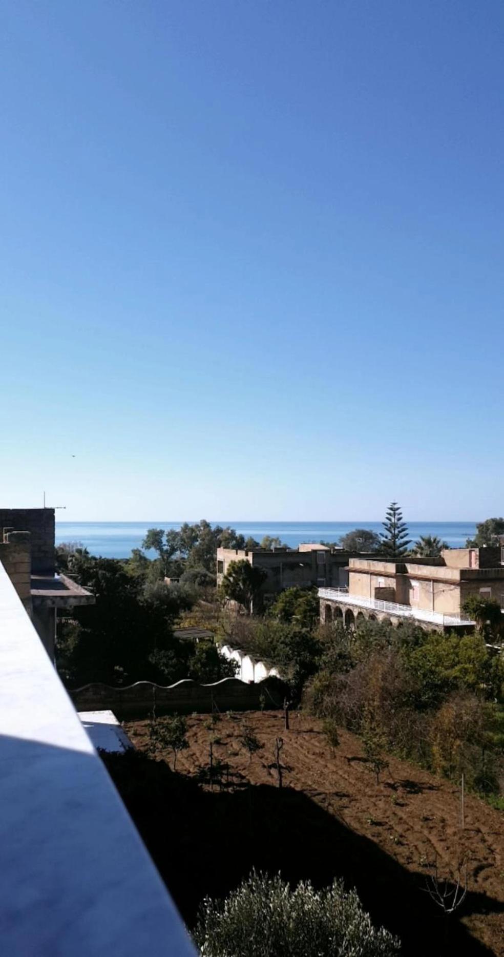 Double Room with Balcony and Sea View - Photo 21