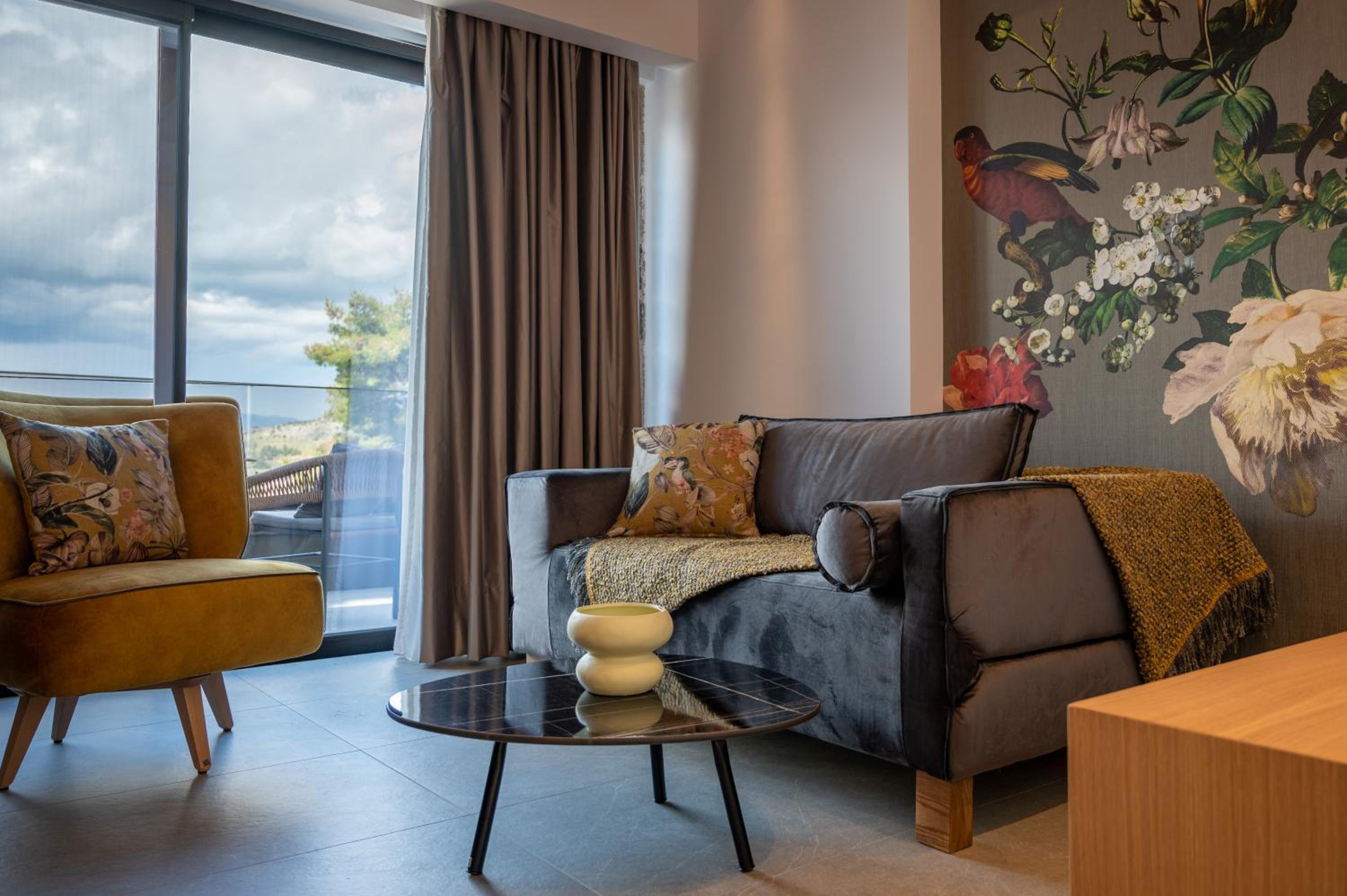 Executive Suite - Photo 3