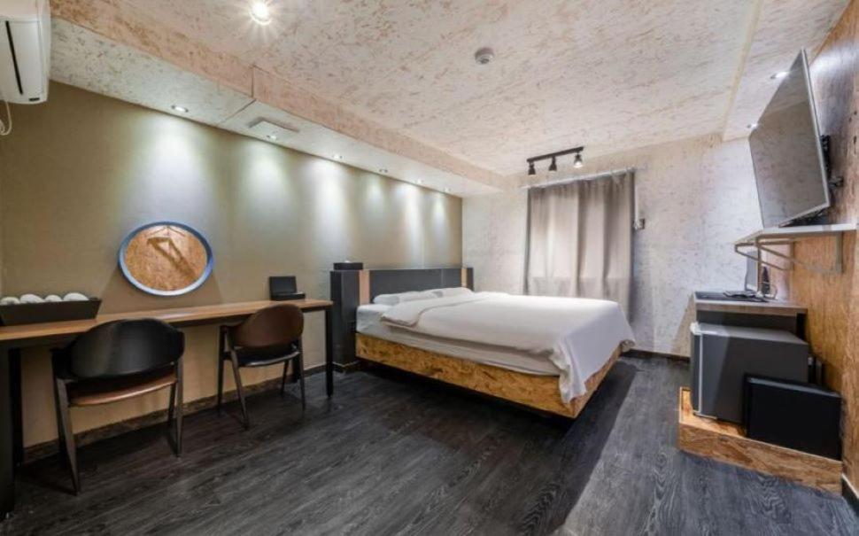 Superior King Room - Photo 5